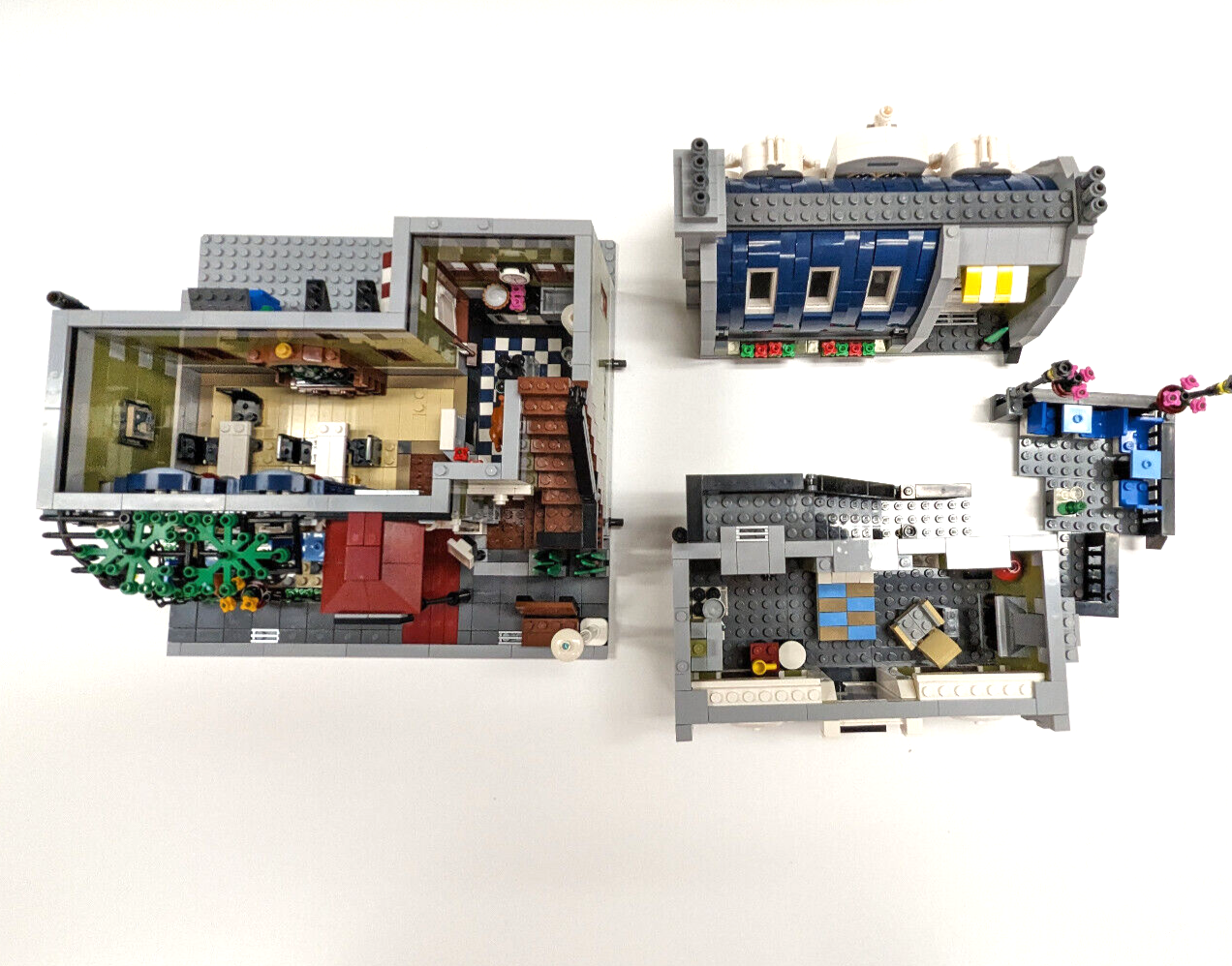 LEGO Creator Expert Modular 10243 Parisian Restaurant - 100% Complete w/Manuals - StudBee