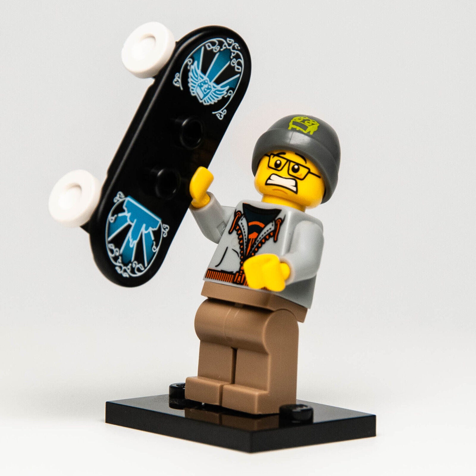 Lego CMF Series 4 Minifigure - Street Skater Guy (col04-09) 8804 Skateboard - StudBee