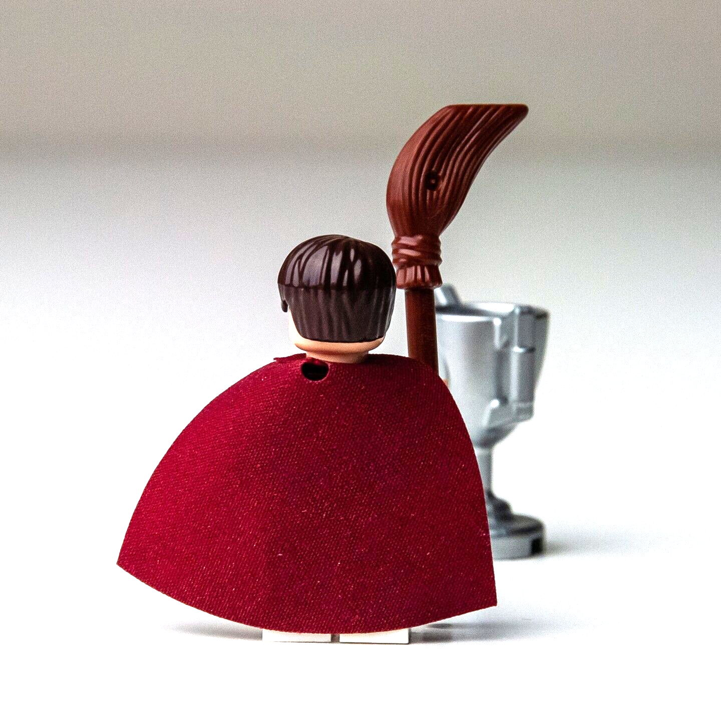 LEGO Oliver Wood (w/ Broom & Trophy) - Quidditch Match 4737 (hp109) Minifigure - StudBee