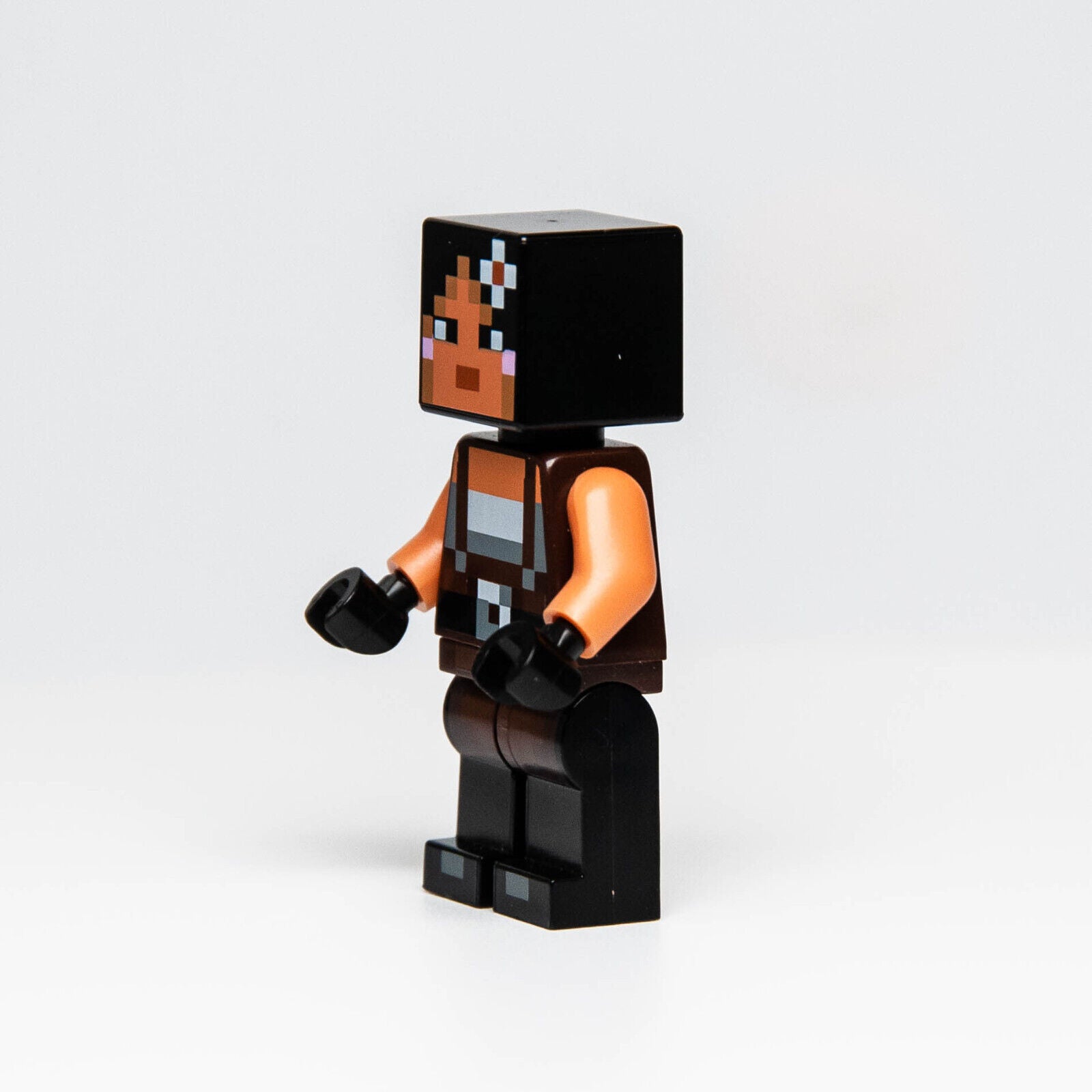 LEGO Minecraft Skin 2 Minifigure Farmgirl (min035) Female Flower and Suspenders - StudBee
