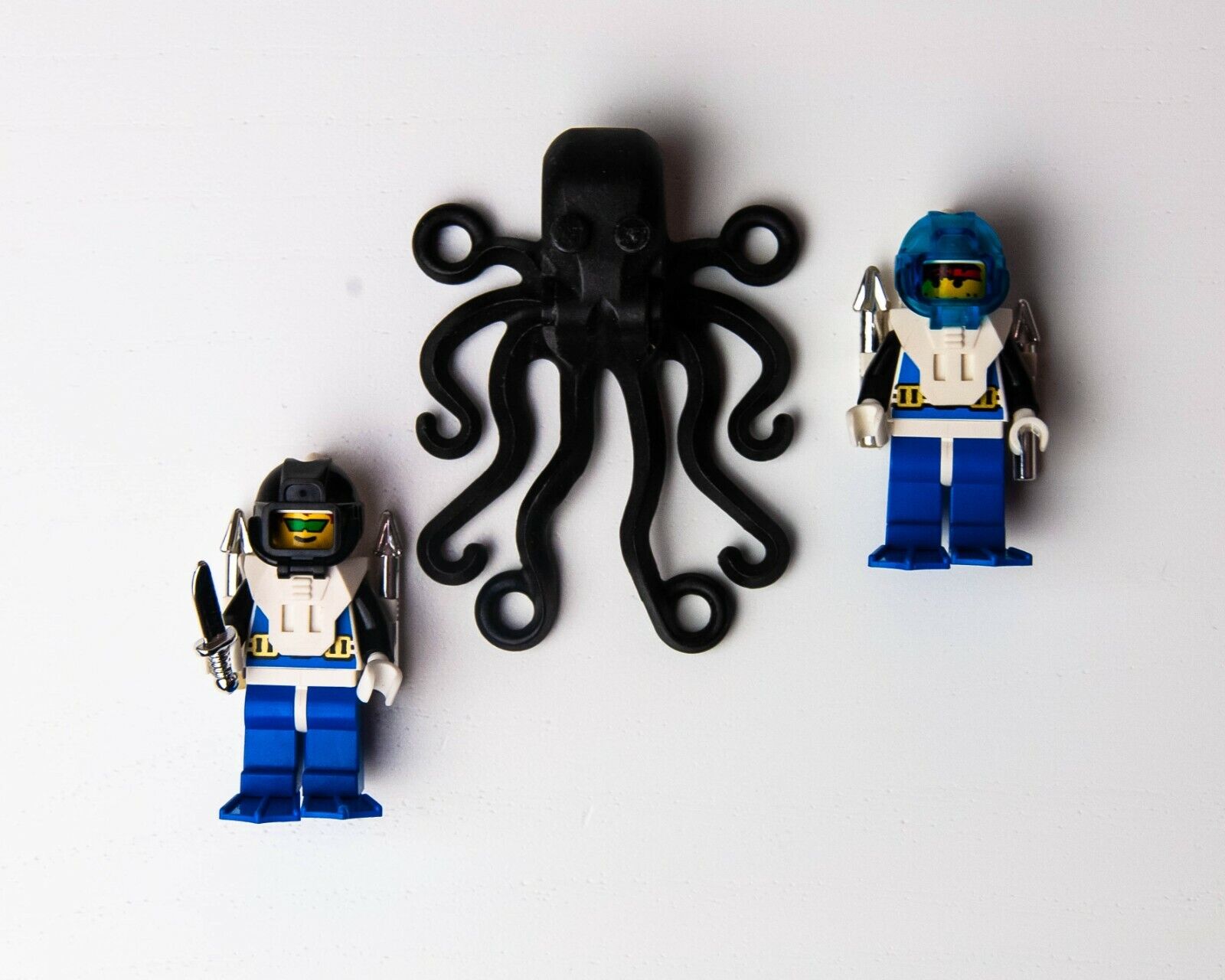 LEGO Aquazone Aquanaut Minifigure (Lot of 2) w/ Squid Octopus (aqu001 aqu002)