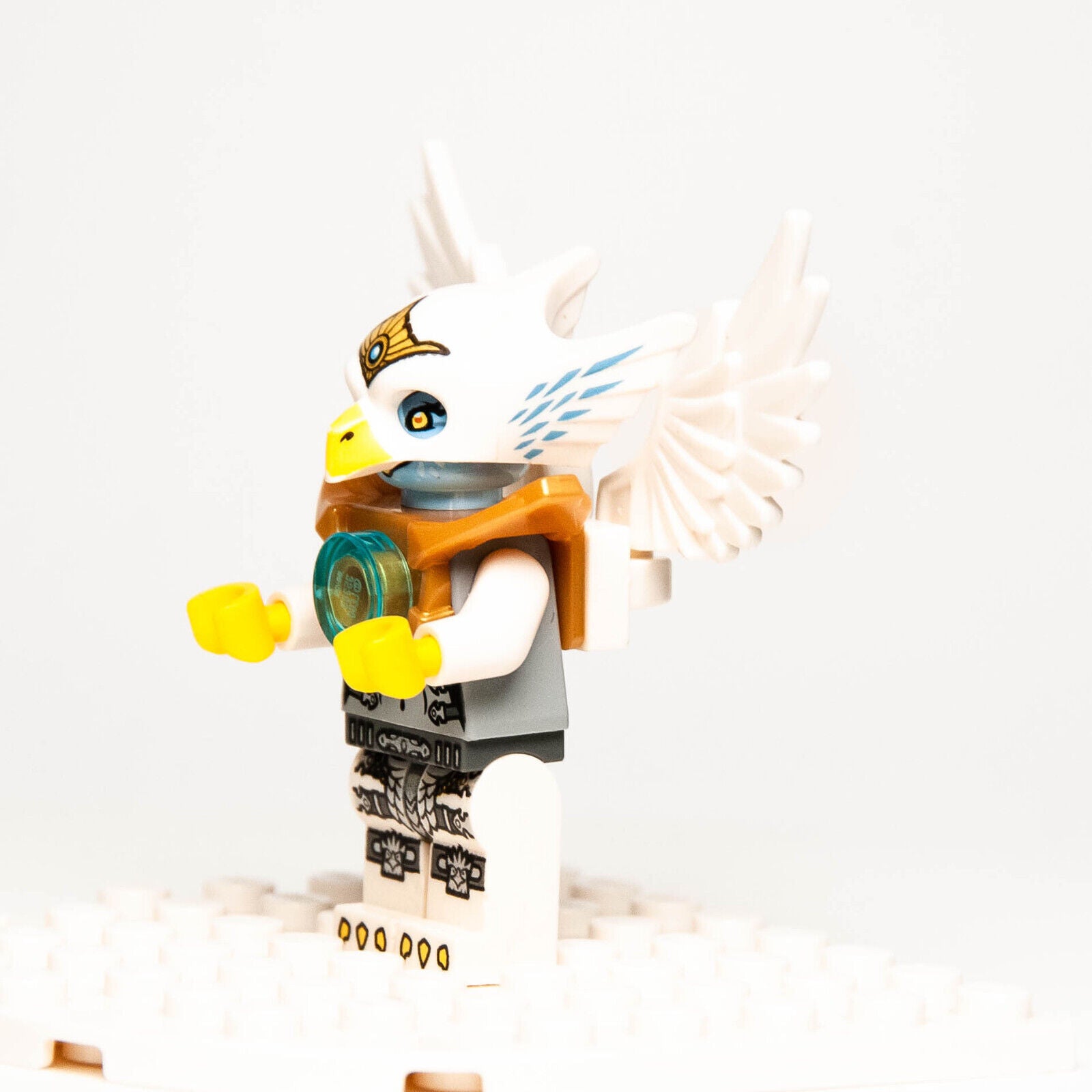 LEGO Chima Eagle Minifigure - Eris in Silver Outfit (loc071) 70133 70139 - StudBee