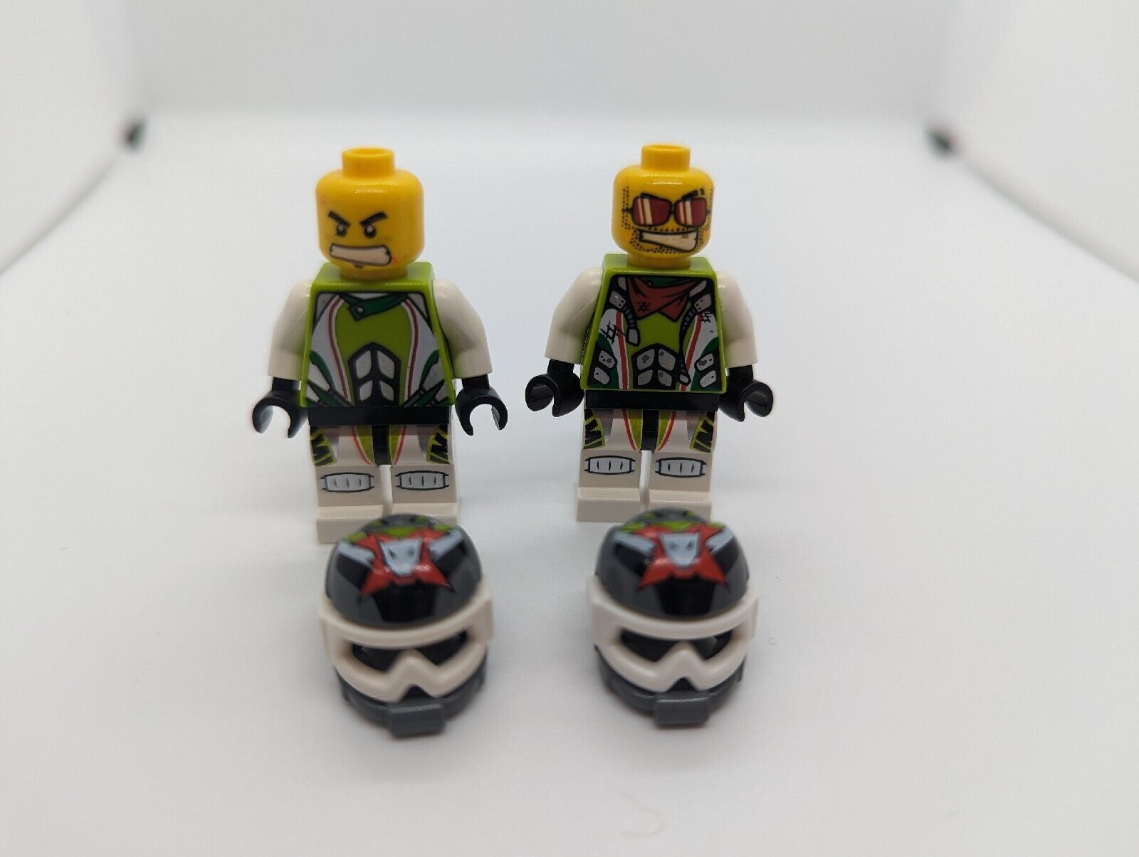 LEGO World Racers 8864 Lot - Rex-treme (wr001) & Max-treme (wr011) Flag, Trophy - StudBee