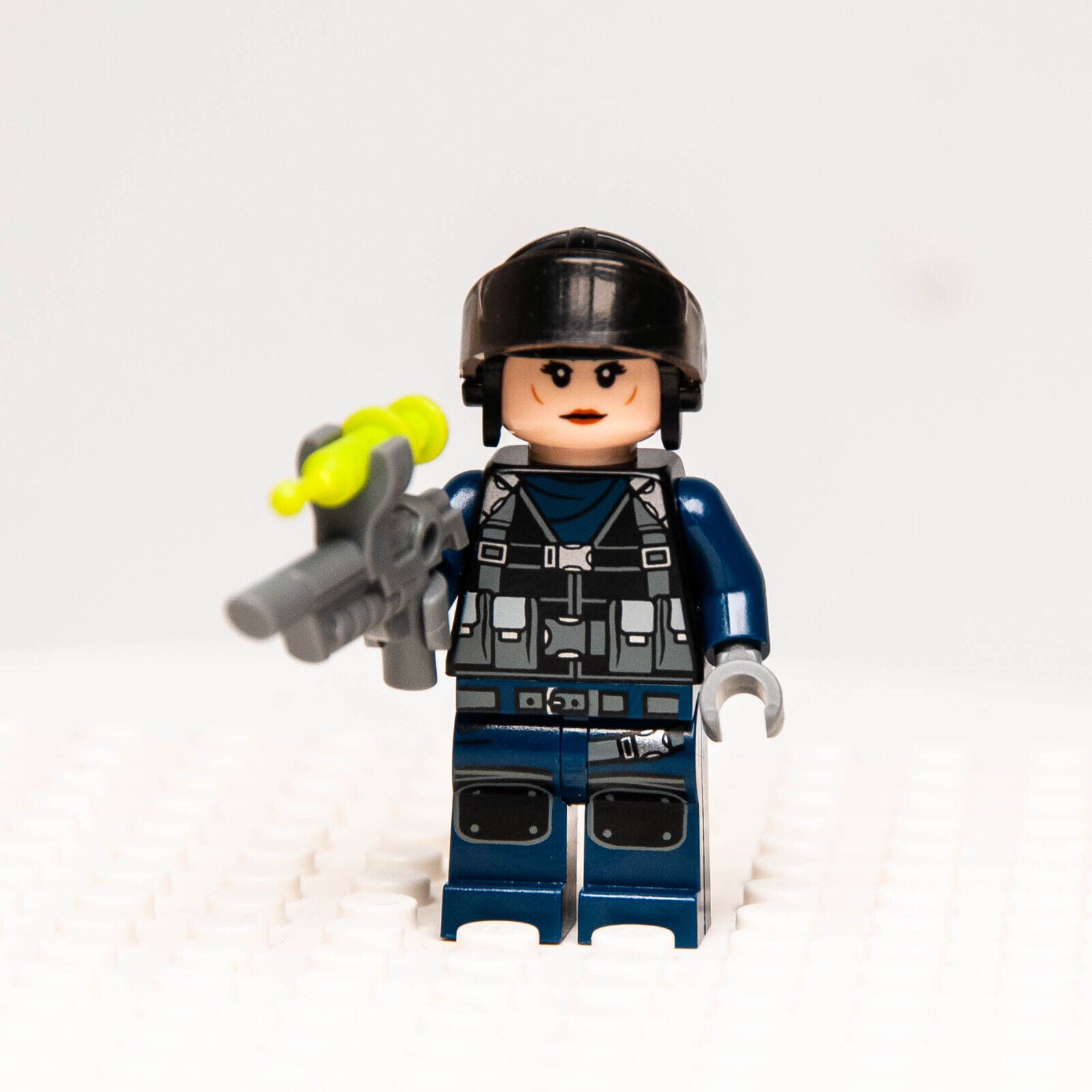 Lego Jurassic World Female ACU Tracker Minifigure w/ Aviator Cap 75926 (jw042) - StudBee