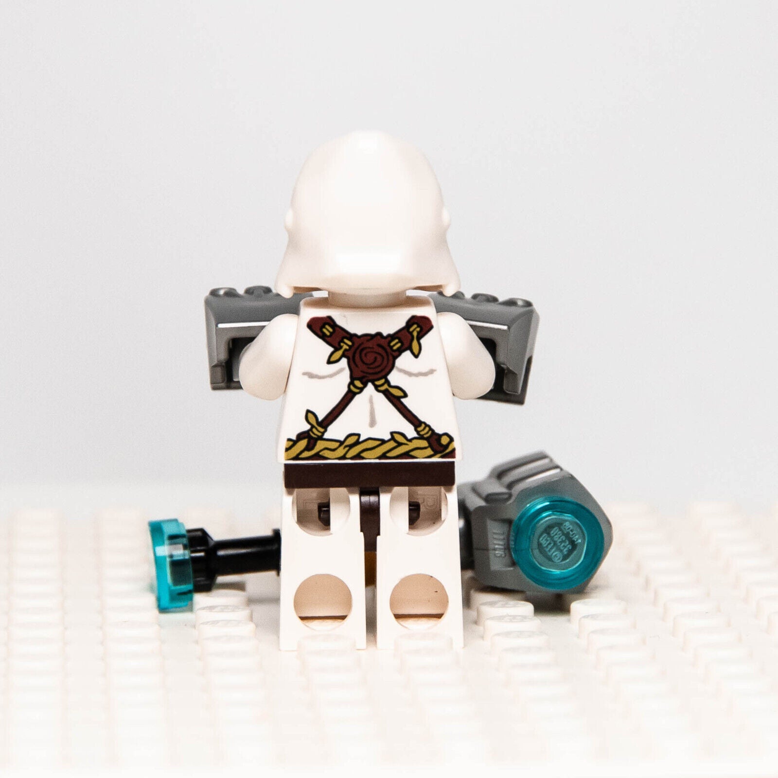LEGO Chima 70009 White Gorilla GRIZZAM Minifigure (loc040) w/ Iron Fists - StudBee
