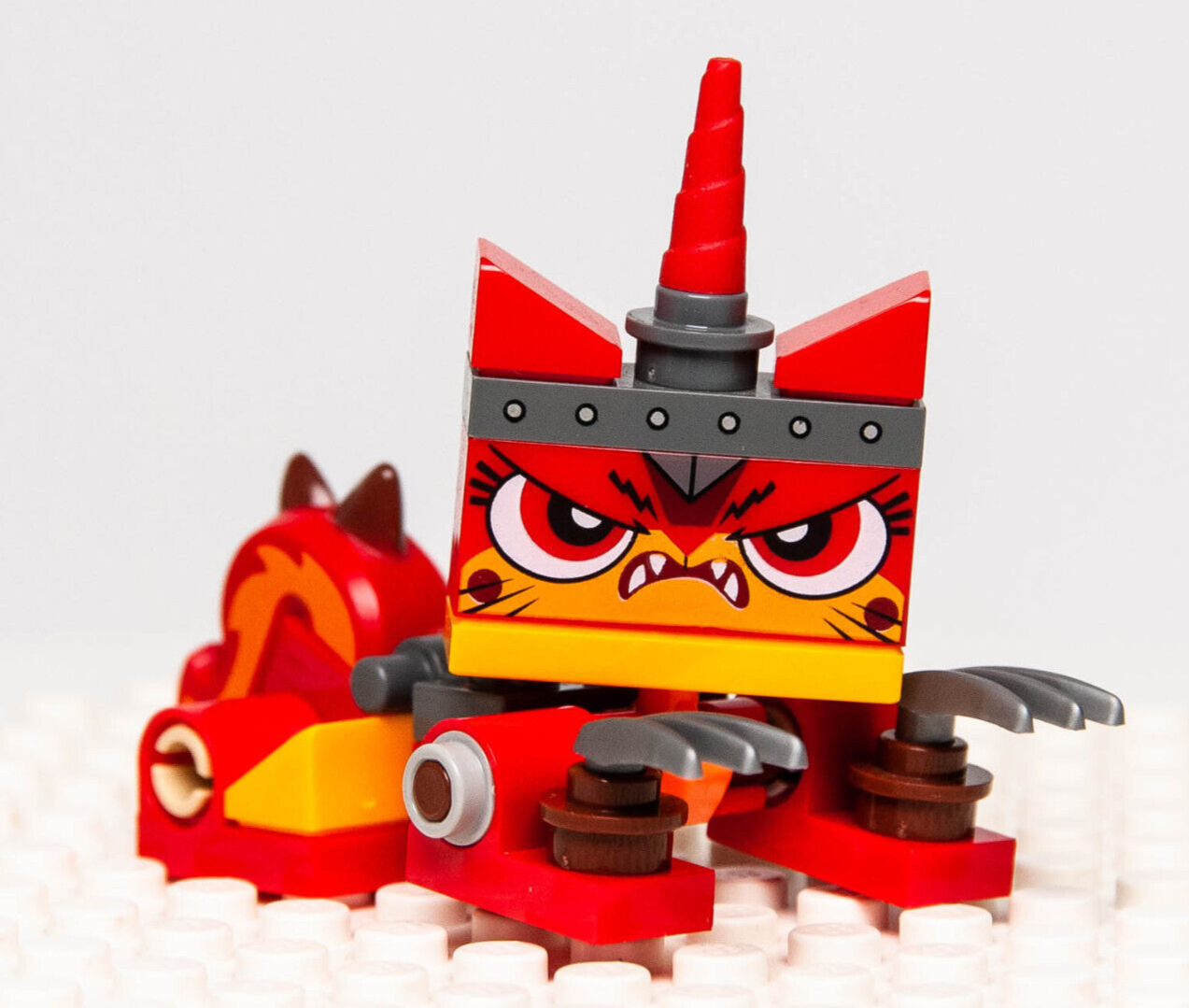 NEW LEGO  Unikitty - Warrior Kitty Minifigure - Movie Maker (tlm179) - StudBee