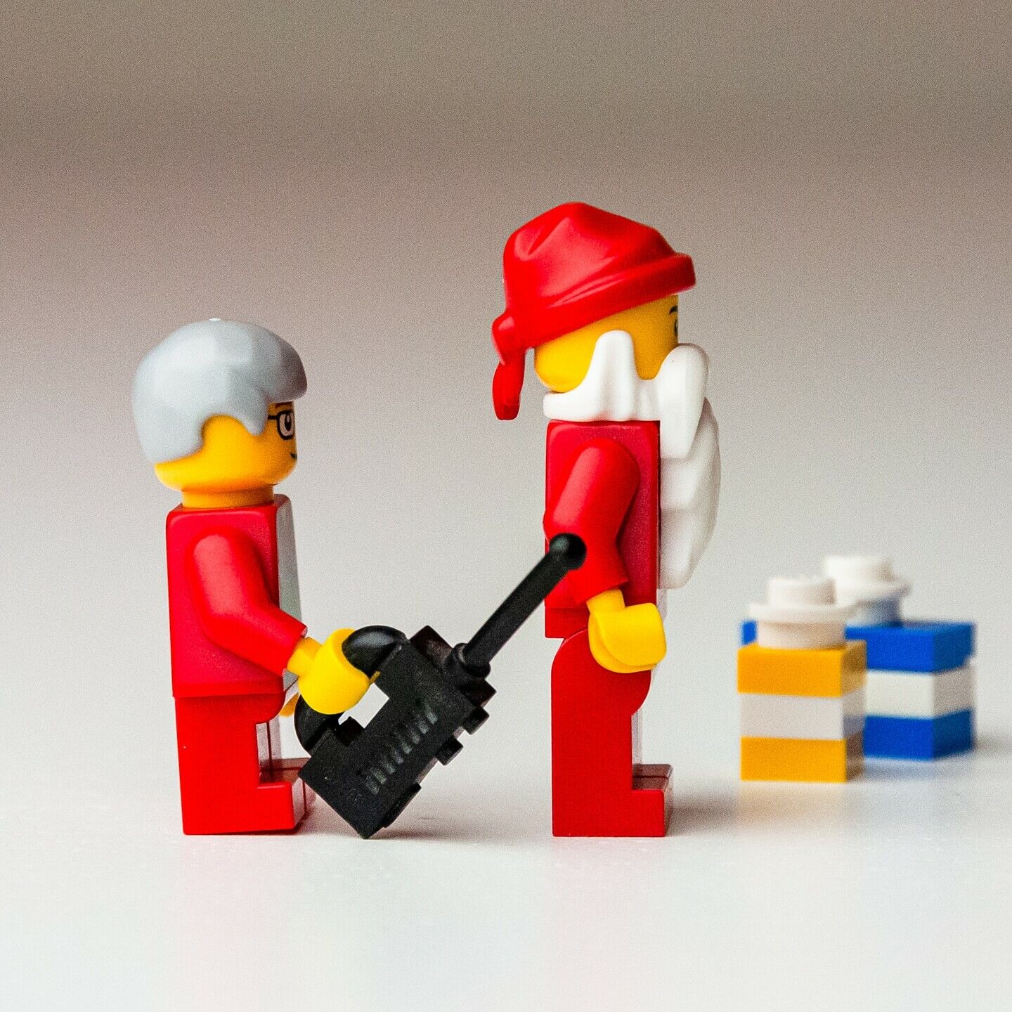 LEGO Santa and Elf Boy Minifigures w/ Gifts Presents 40059 Christmas(hol033) - StudBee