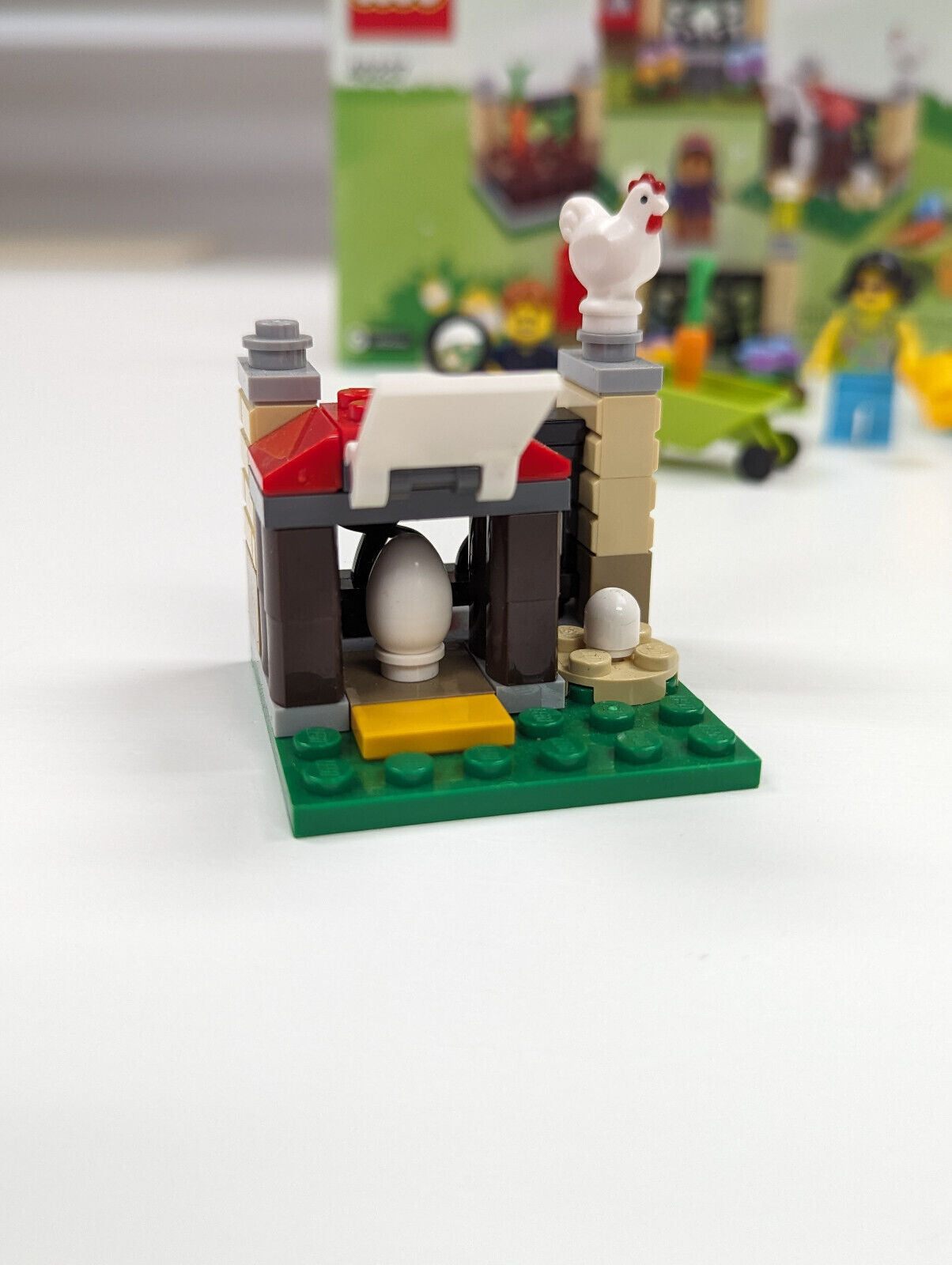 LEGO Holiday Easter Egg Hunt 40237 - 100% Complete with Manual - StudBee