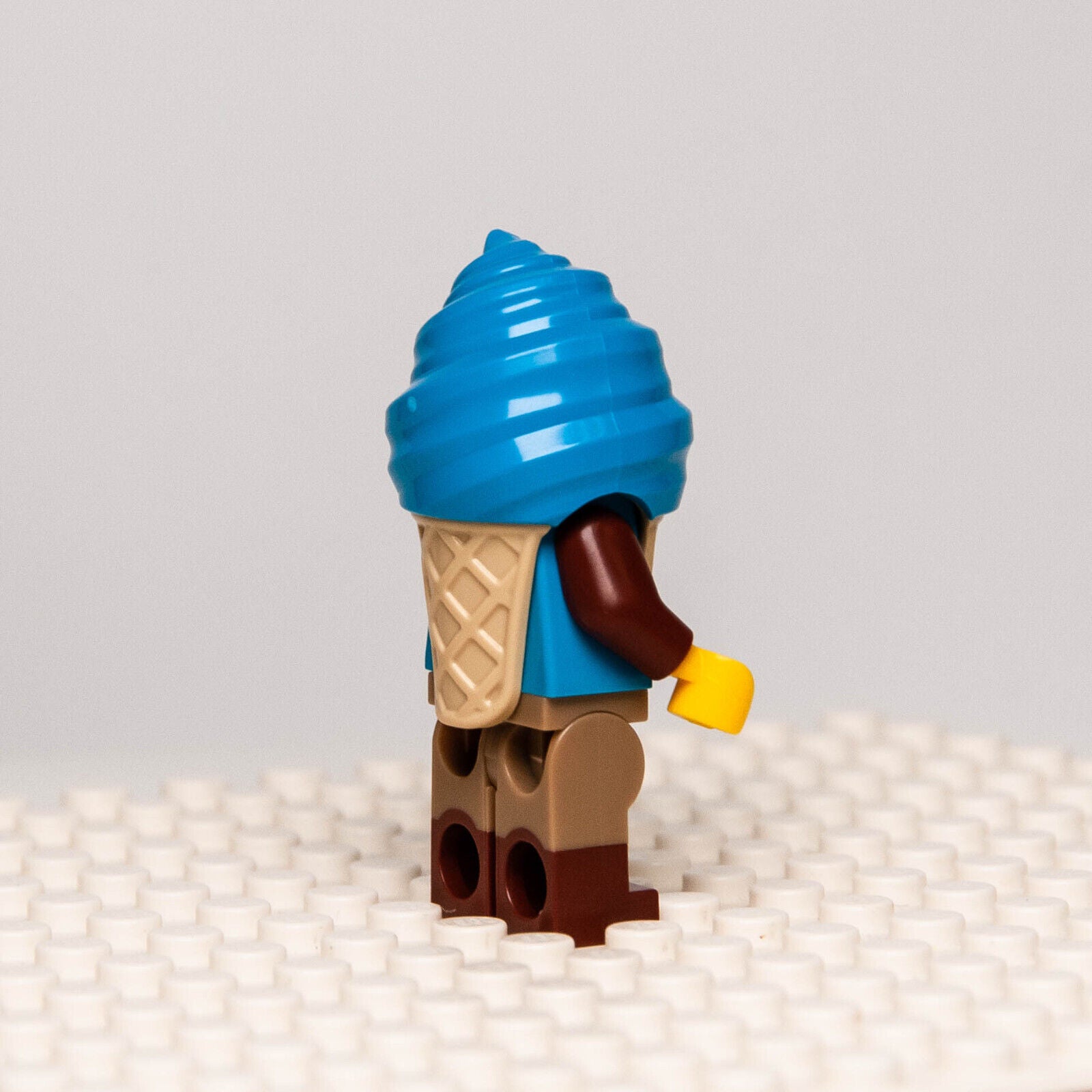 New Lego BAM 2023 Q2 Minifigure Blue Ice Cream Costume w/ Lolly - StudBee