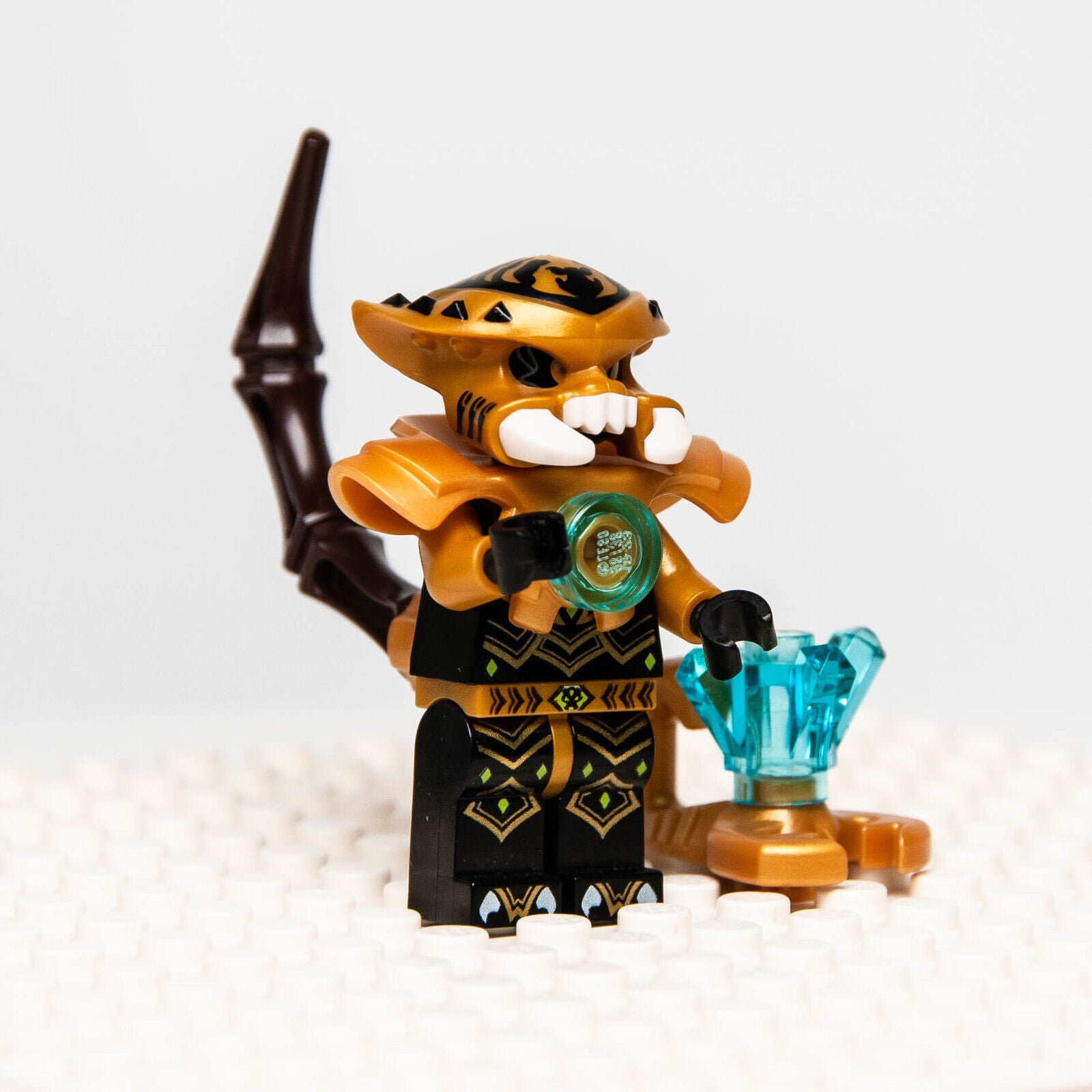 LEGO Legends of Chima SCORM Minifigure (loc056) w/ Gold Scorpion - StudBee