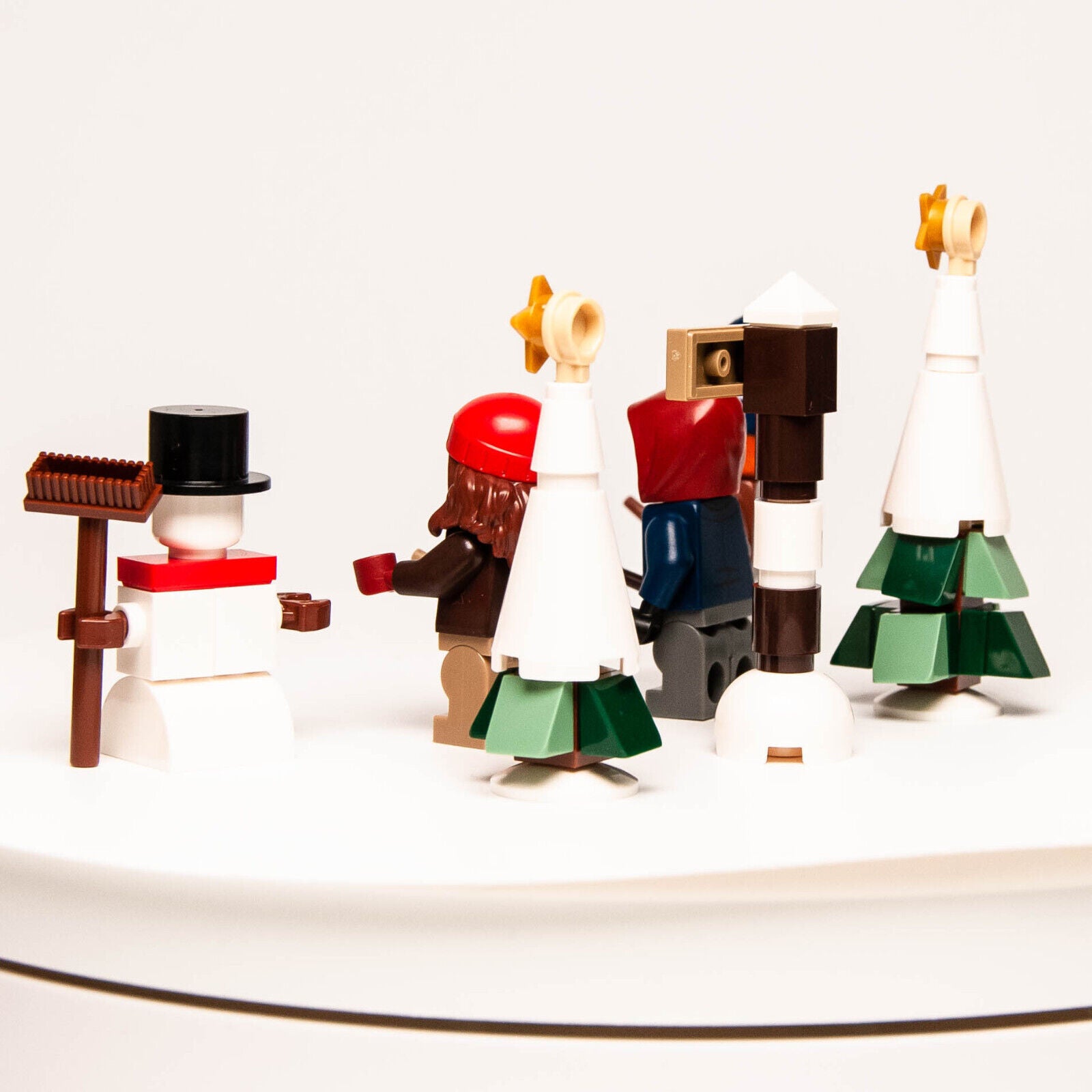 Lot of Builds & Minifigs: LEGO Harry Potter 2023 Advent 76418 Winter Village (hp - StudBee