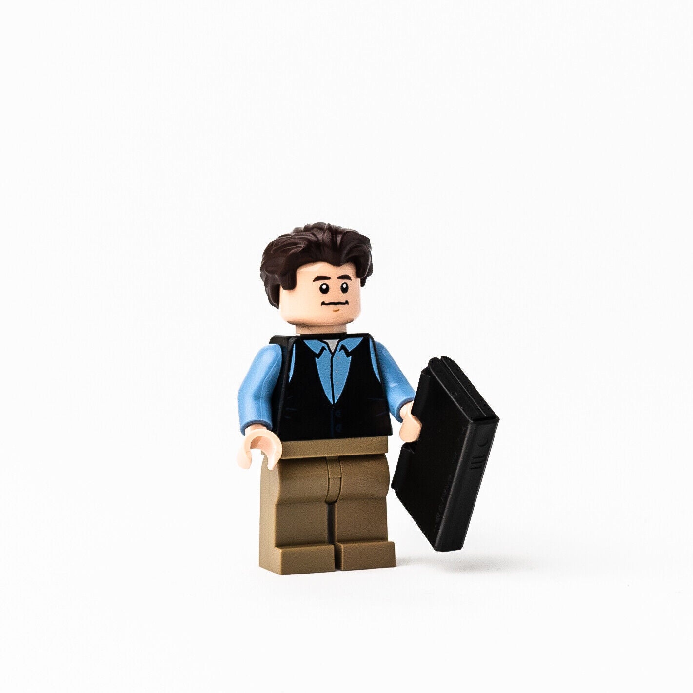 New LEGO Chandler Bing w/ Laptop Minifigure - FRIENDS Central Perk 21319 idea058 - StudBee