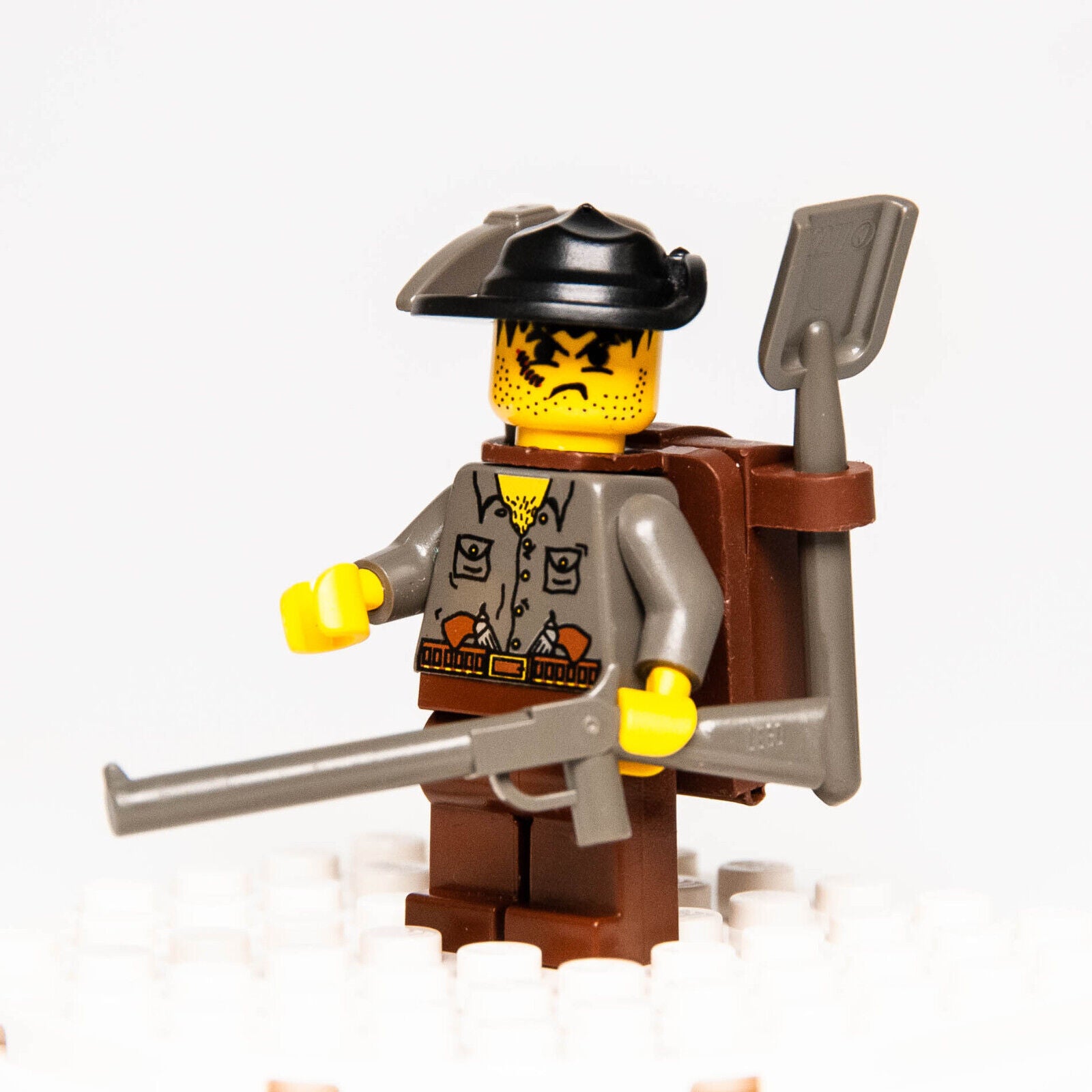 Lego Adventurers Minifigure - Max Villano w/ Backpack Jungle Explorer (adv042) - StudBee