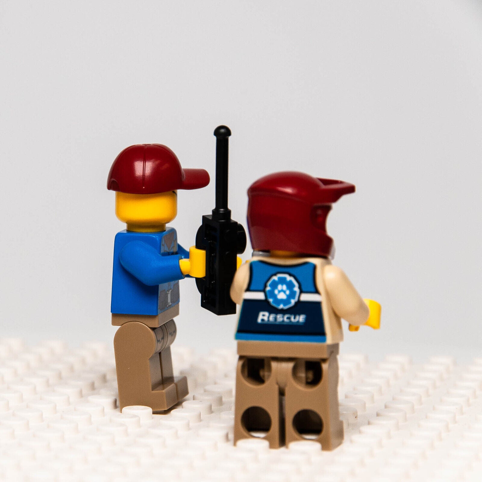 (2) NEW LEGO Wildlife Rescue Minifigures (cty1301 cty1303) 60301 - StudBee