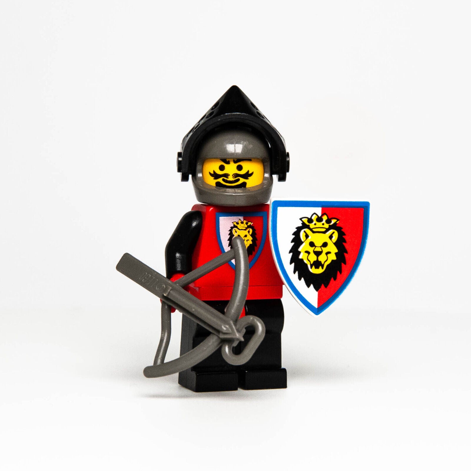 LEGO Castle Royal Knights Minifigure (cas551) 9376 Lion Crest, Black Visor