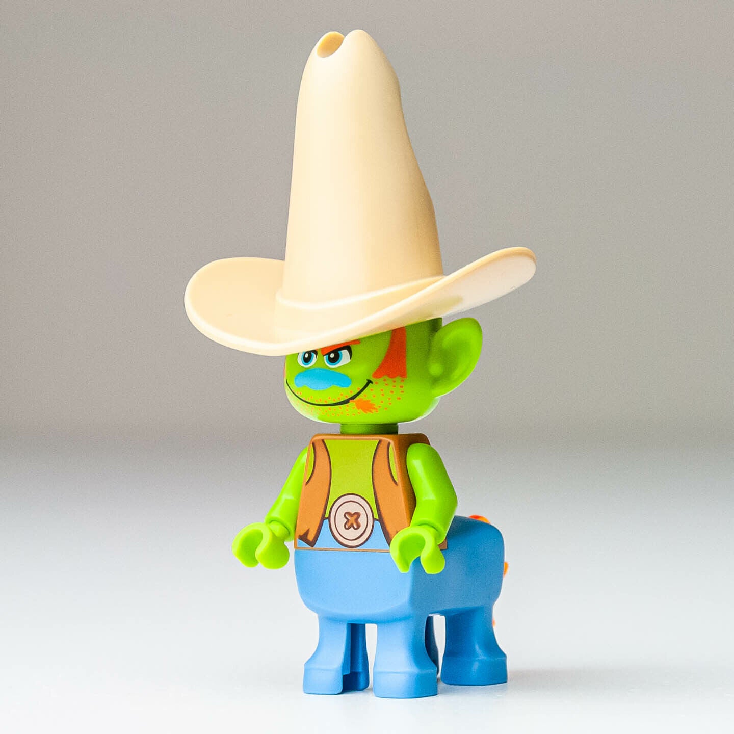 New LEGO Hickory with Hat Minifigure - Vibe City Concert - 41258 (twt025) - StudBee