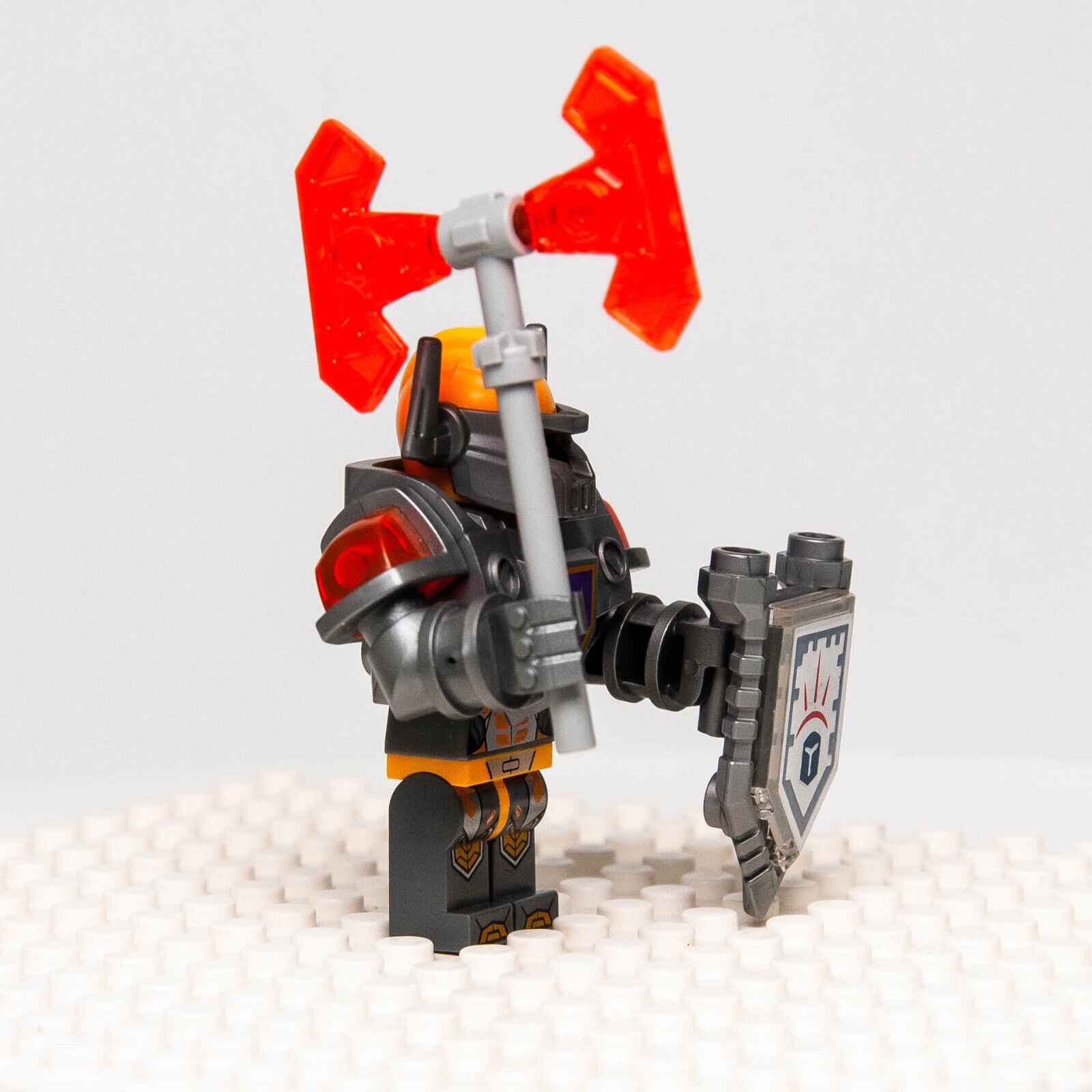 LEGO Nexo Knights Minifigure: Axl Flat Silver Torso w/ Shield (nex007) 70317 - StudBee