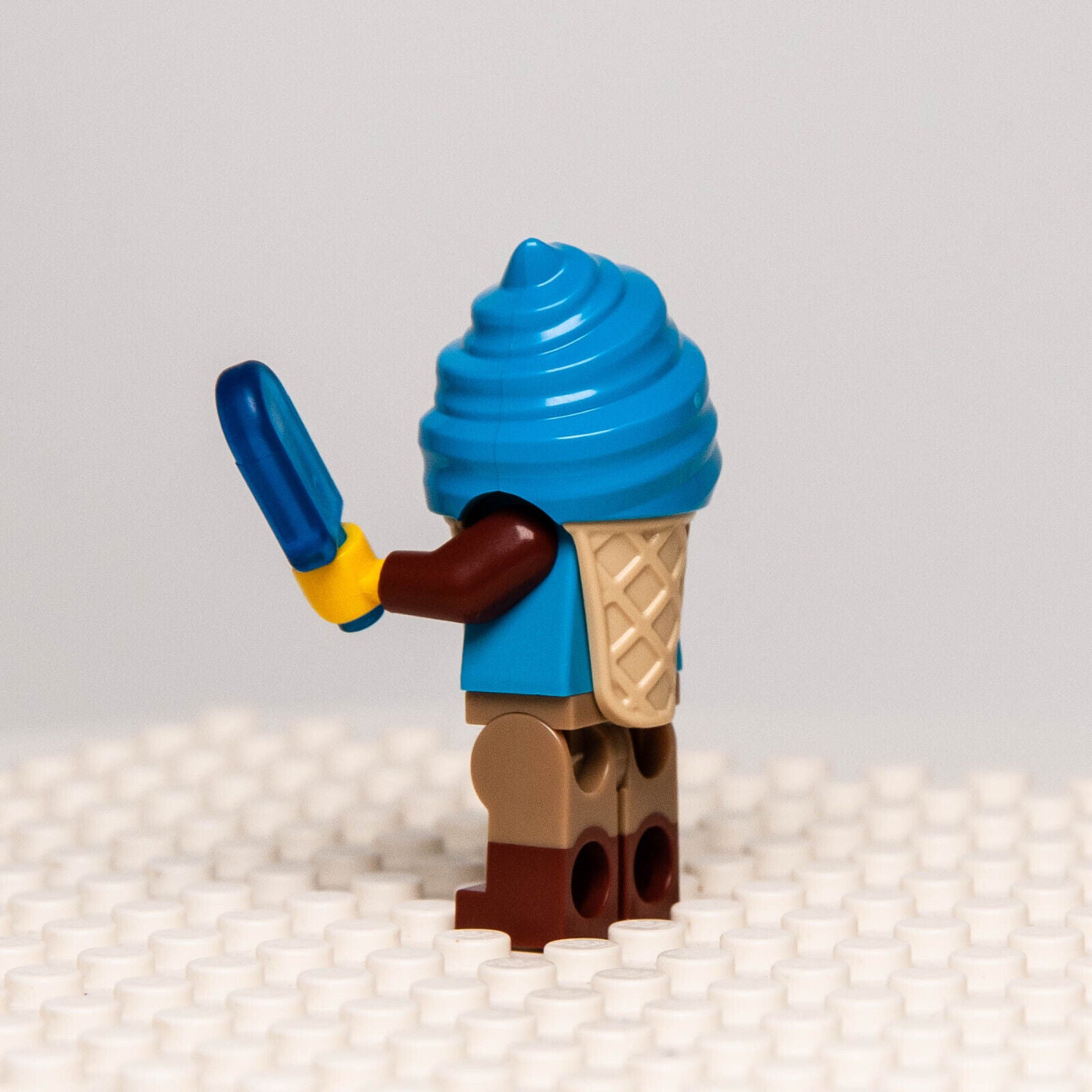 New Lego BAM 2023 Q2 Minifigure Blue Ice Cream Costume w/ Lolly - StudBee