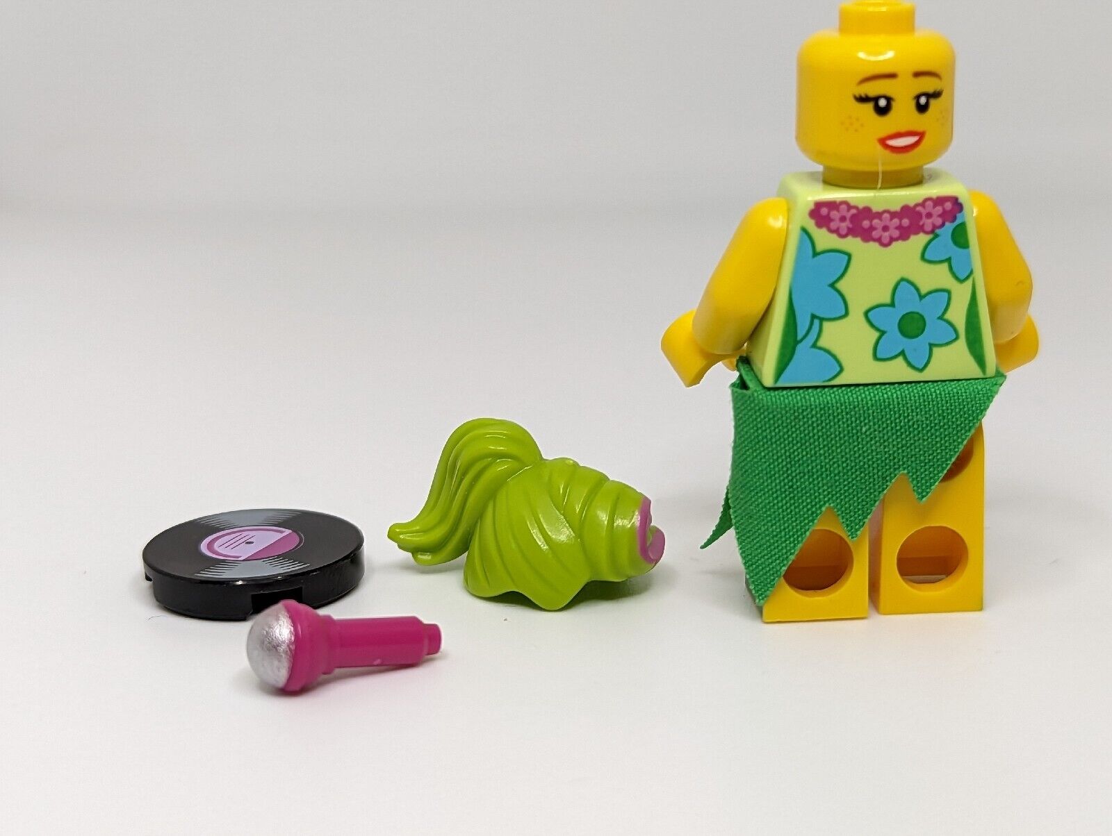 The LEGO Movie 2 Minifigure - Hawaiian Singer Hula Lula 71023 (coltlm2-7) tlm154 - StudBee