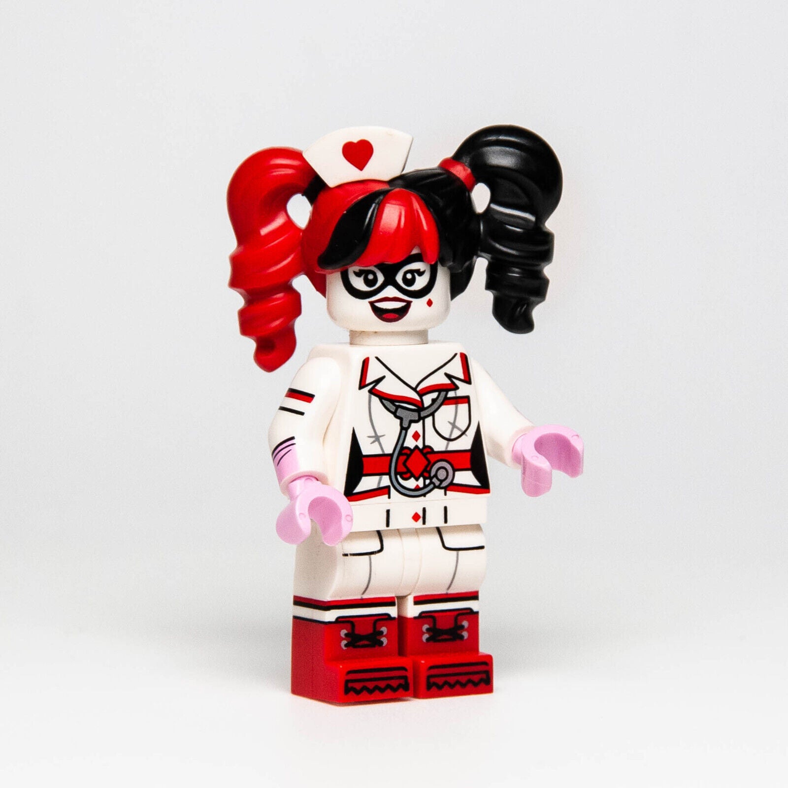 Lego  Batman Movie Series 1 Minifigure: Nurse Harley Quinn (coltlbm13) 71017 - StudBee