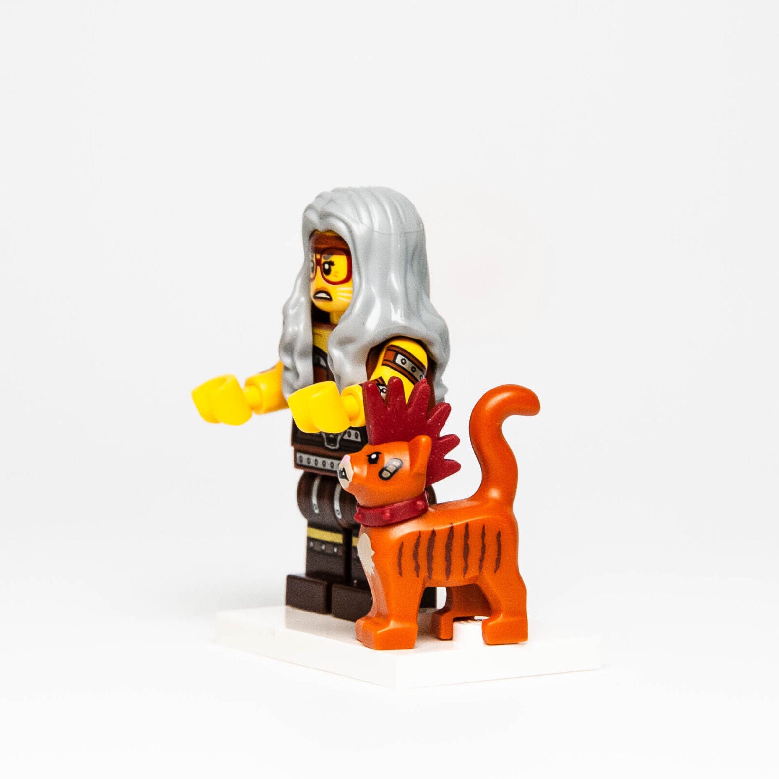 LEGO Movie 2 Series Minifigure: Cat Lady Sherry Scratchen-Post 71023 (coltlm2-6) - StudBee