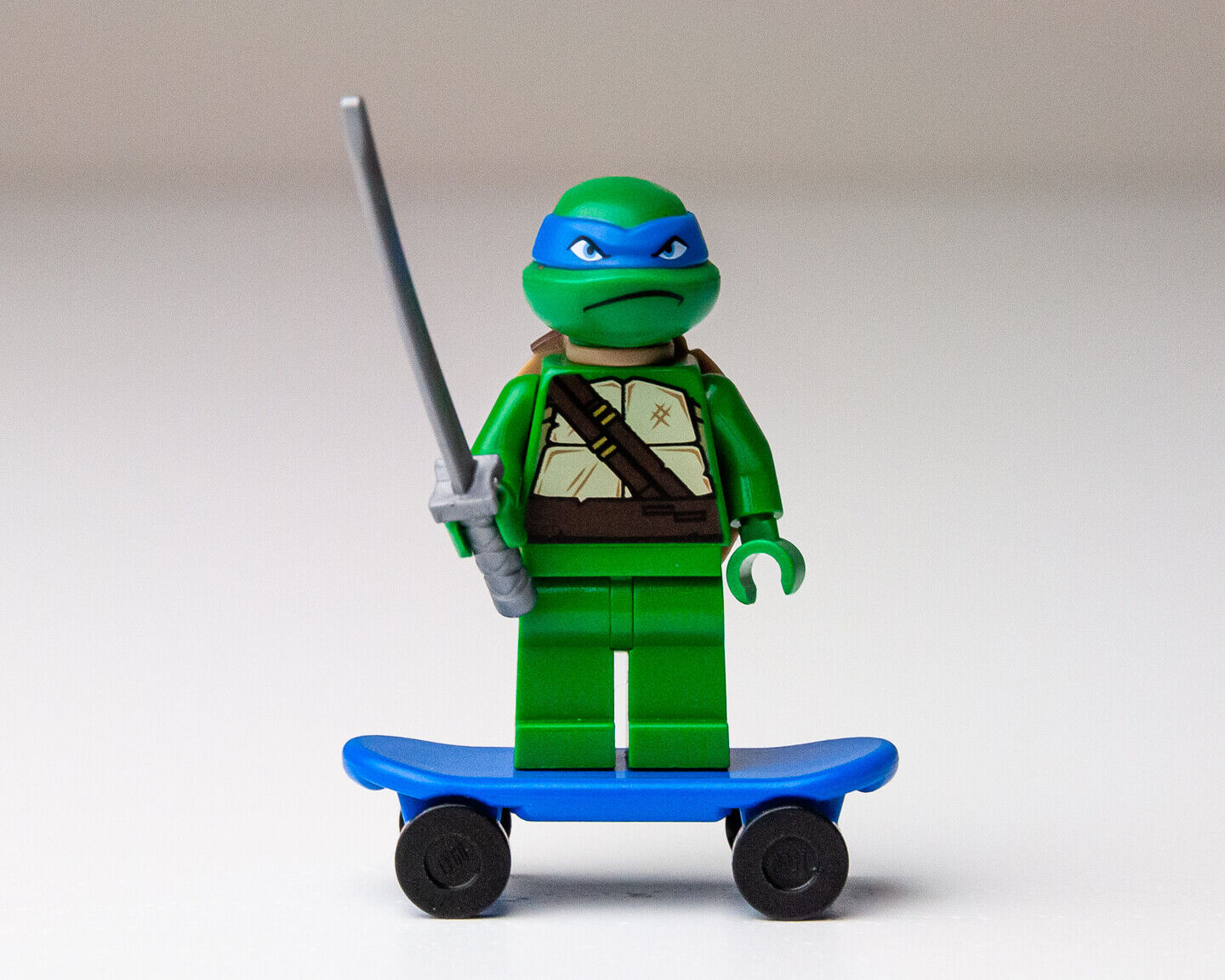 LEGO TMNT Leonardo  - Turtle Lair - 10669 (tnt053) Minifigure - StudBee