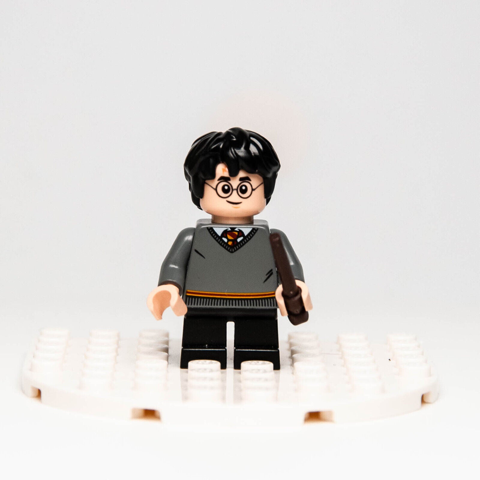 LEGO Harry Potter Minifigure in Gryffindor Sweater, Short Legs (hp150) 30407 - StudBee