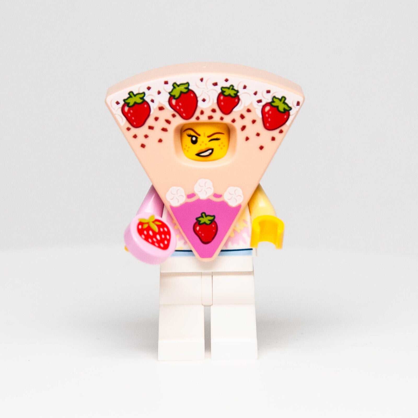 New Lego BAM 2023 Minifigure Strawberry Shortcake w/ Pastel TieDye Shirt - StudBee