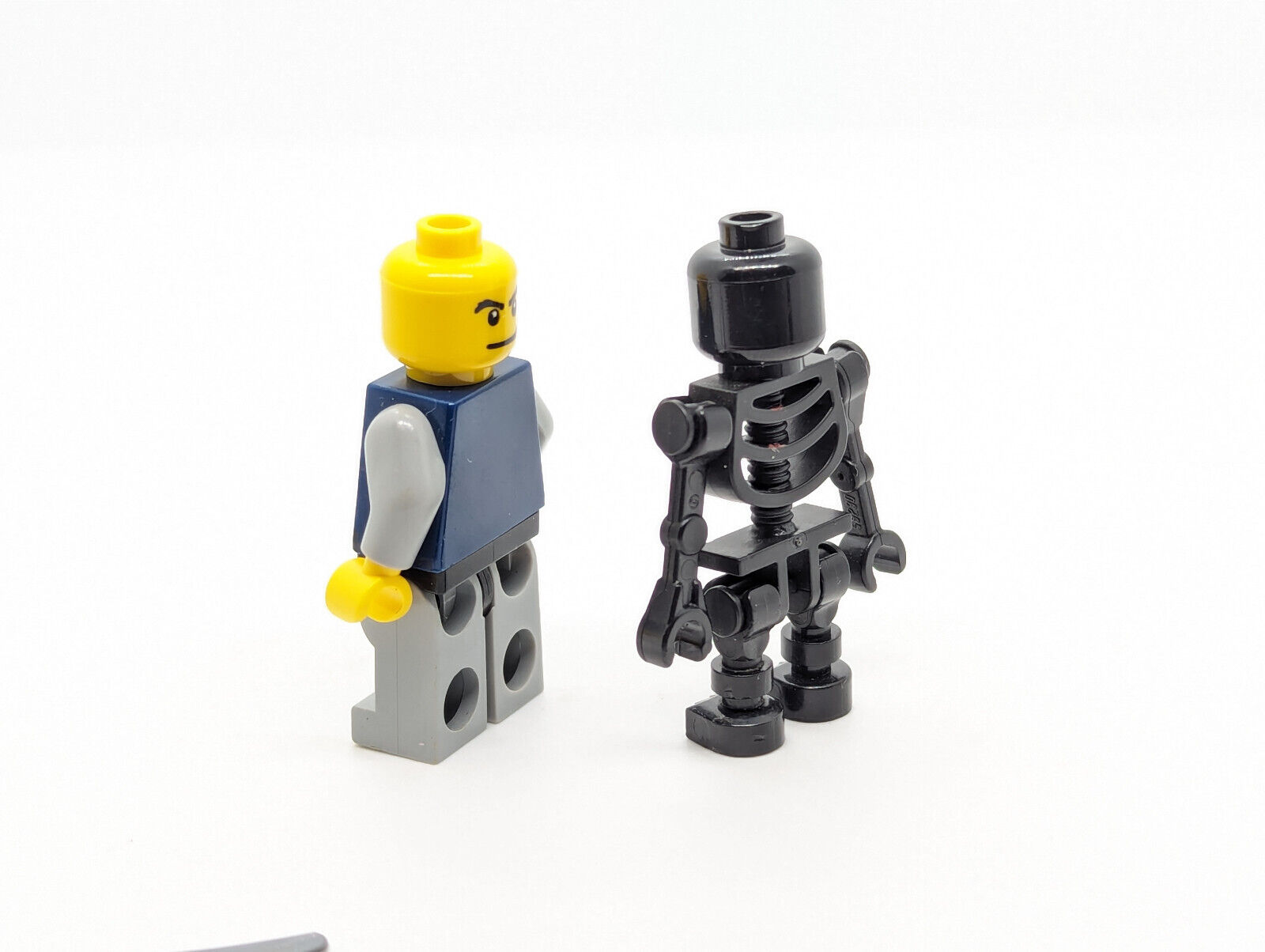 Lego Castle Fantasy Era Minifigures: Crown Knight & Black Skeleton (cas341) 7092 - StudBee