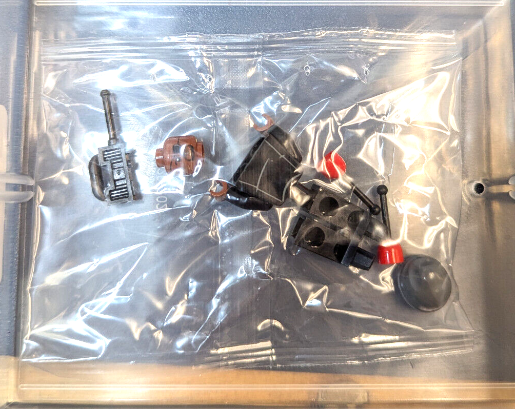 New LEGO Sealed Nick Fury (Day 18) Minifigure Marvel Advent 2021 - 76196 (sh758 - StudBee