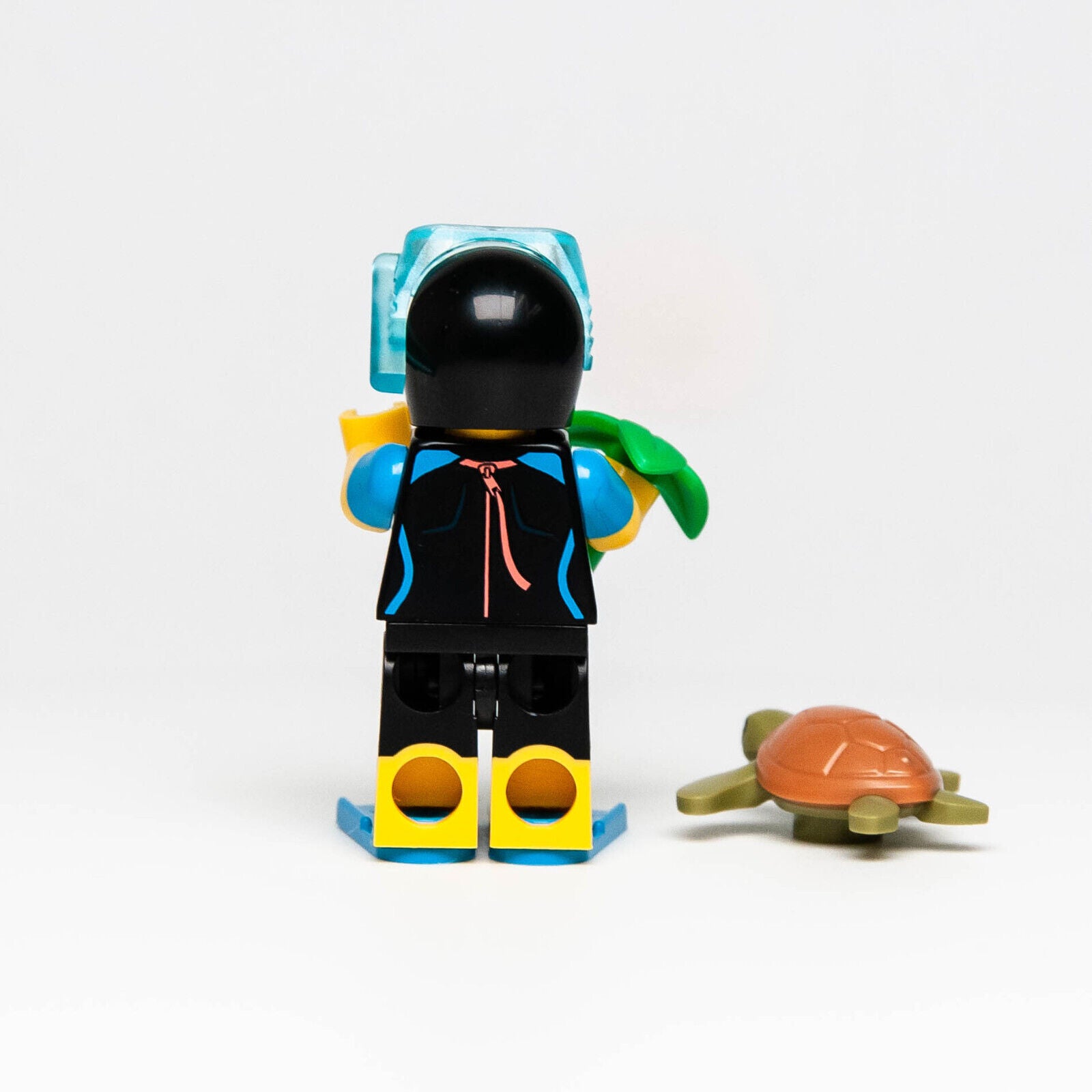 LEGO Series 20 CMF Minifigure 71027 - Sea Rescuer Snorkle (col20-12) Turtle - StudBee