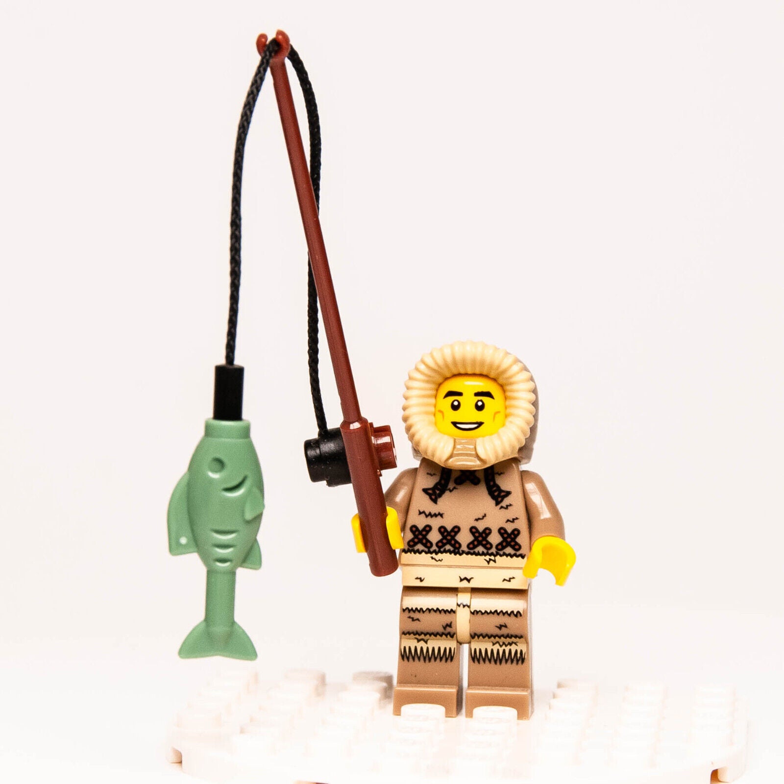 New LEGO CMF Series 5 - Ice Fisherman Minifigure (col05-4) 8805 col068 Winter - StudBee