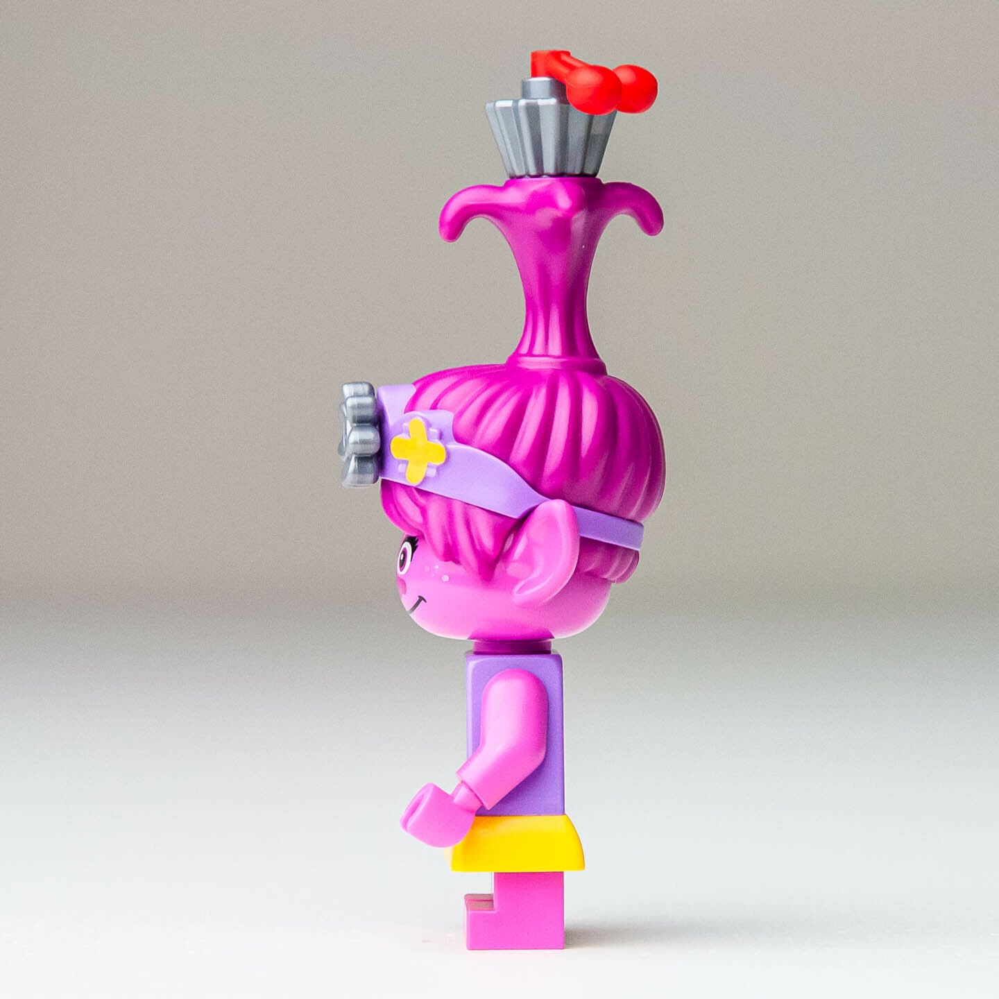 New LEGO Poppy (w/ Silver Cupcake) Minifigure - Vibe City Concert  41258 (twt022 - StudBee