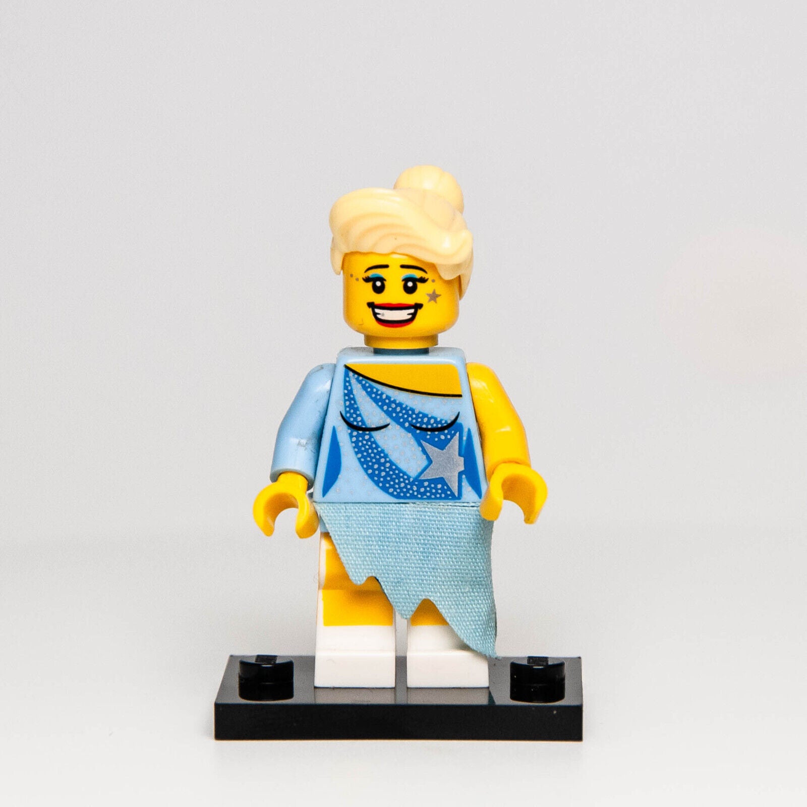 LEGO CMF 4 Minifigure - Female Ice Skater w/ Skirt & Ice Skates (col04-15 col063 - StudBee