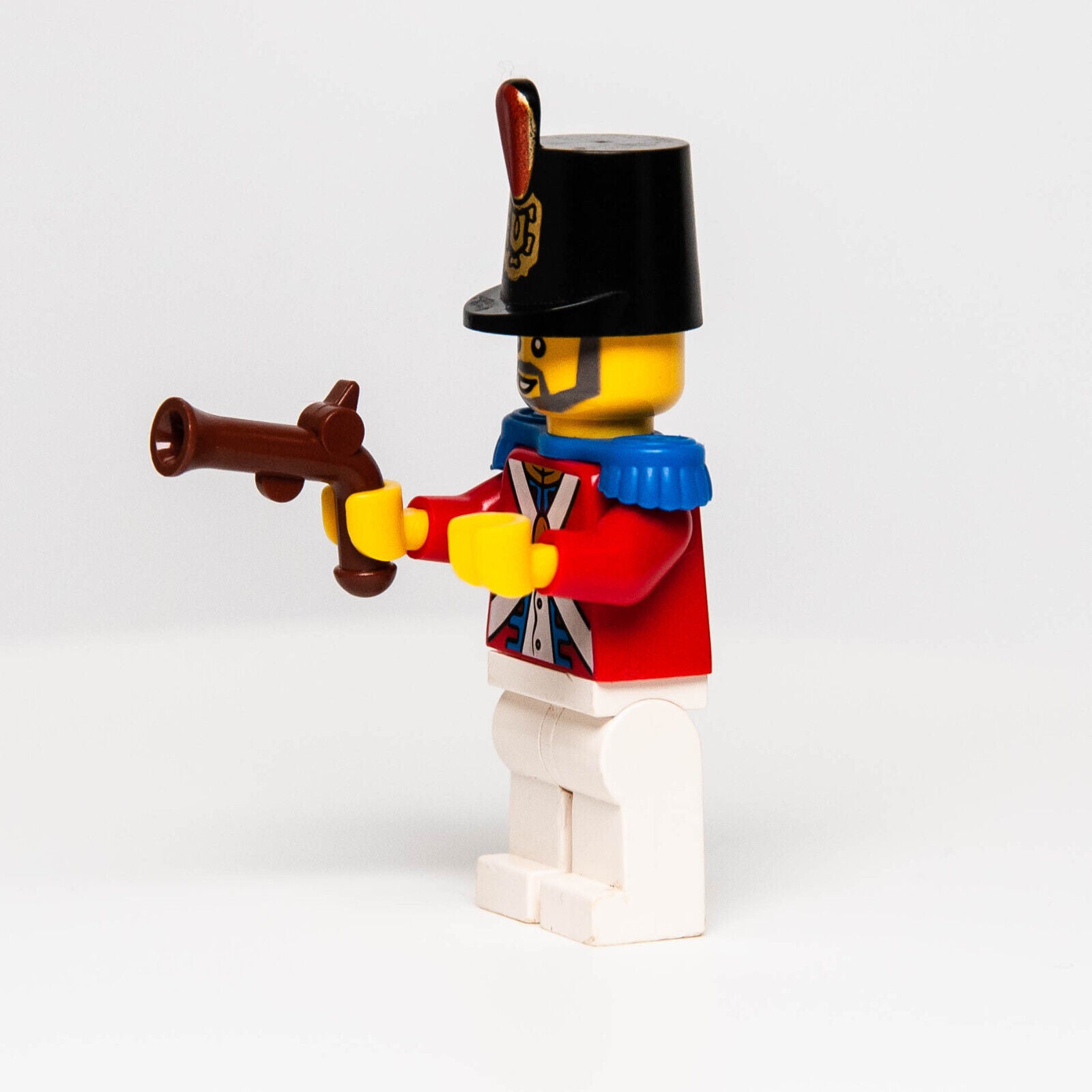 LEGO Imperial Soldier II Minifigure - Shako Hat - Pirates (pi118) w/ Pistol