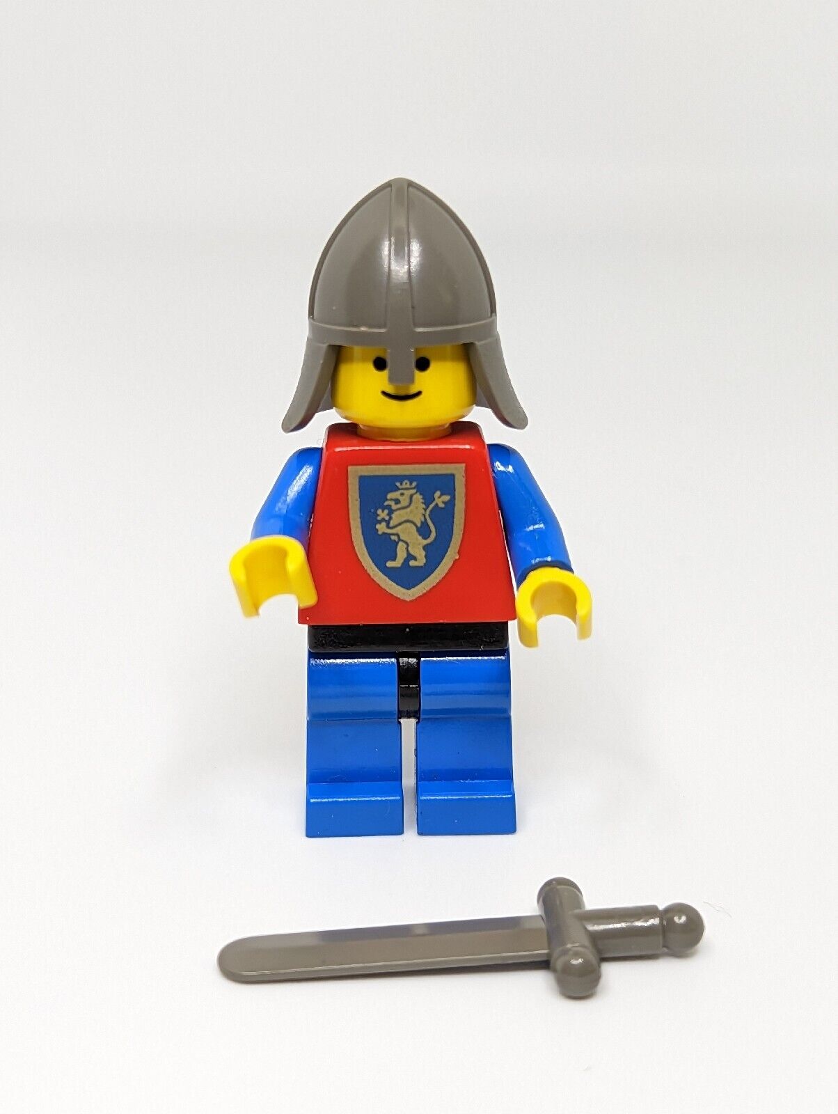 LEGO Vintage Castle Minifigures: Lion Knights Crusader w/ Sword (cas115) 6039 - StudBee