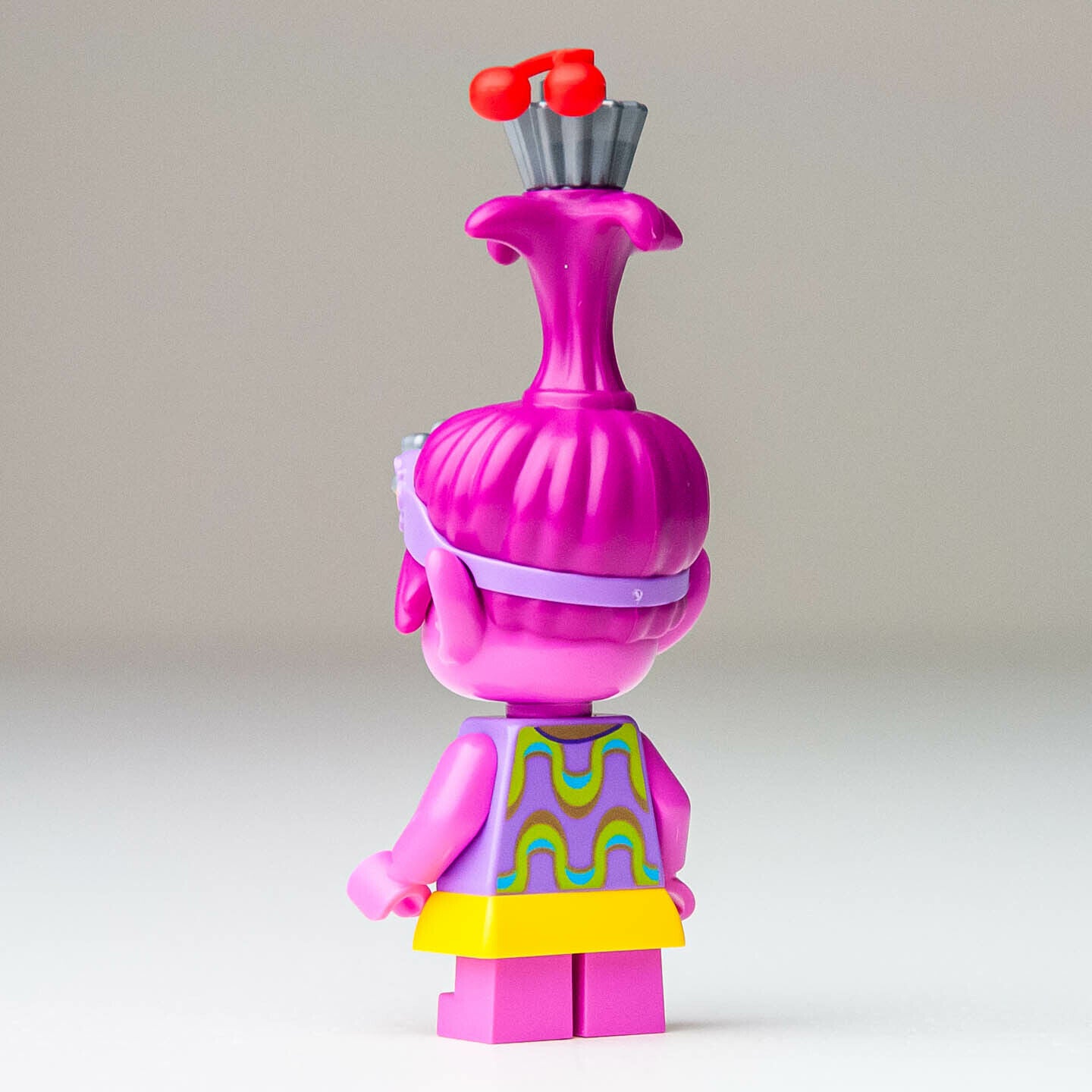 New LEGO Poppy (w/ Silver Cupcake) Minifigure - Vibe City Concert  41258 (twt022 - StudBee