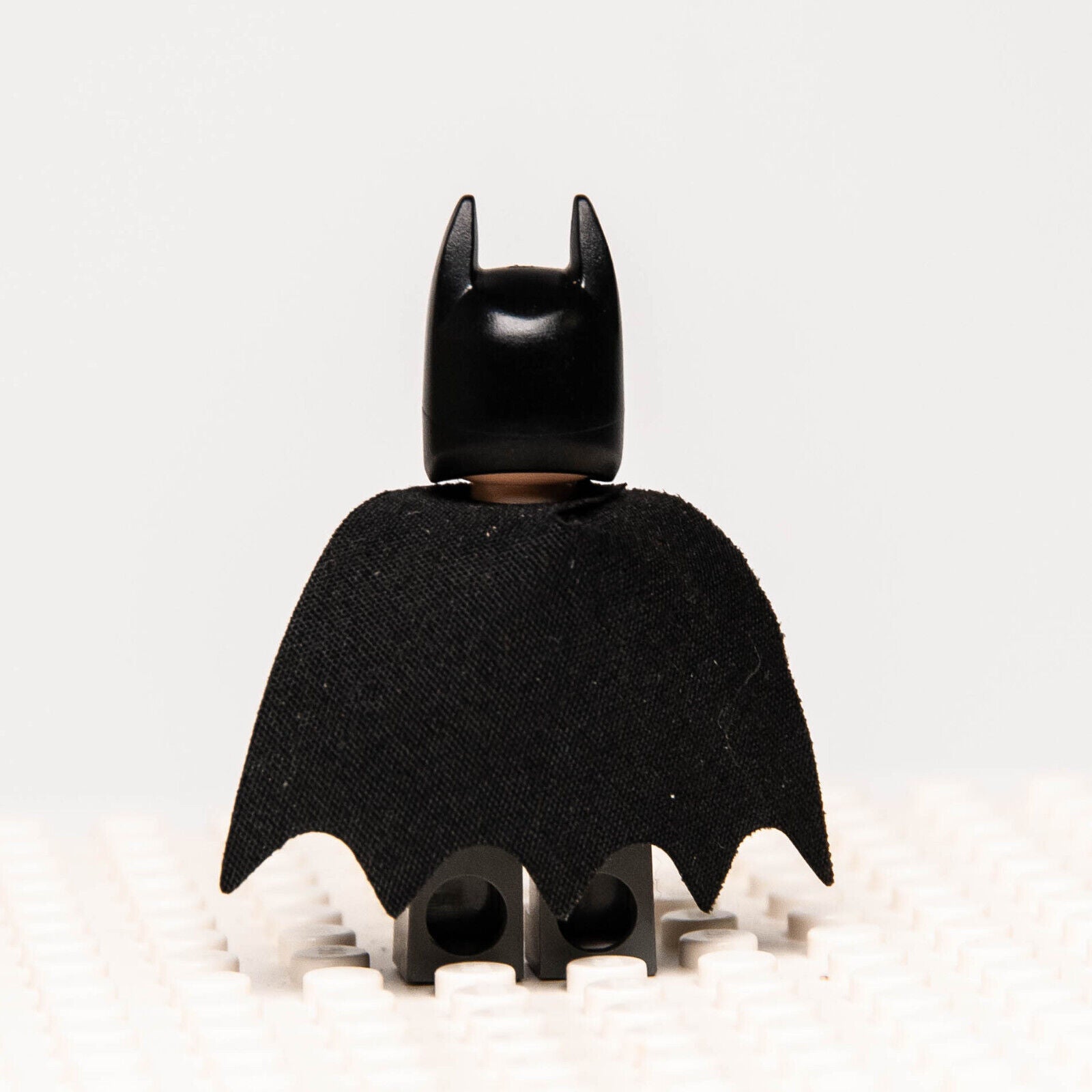 LEGO DC Minifigure Batman Dark Bluish Gray Suit Gold Belt (sh089) 76012 - StudBee