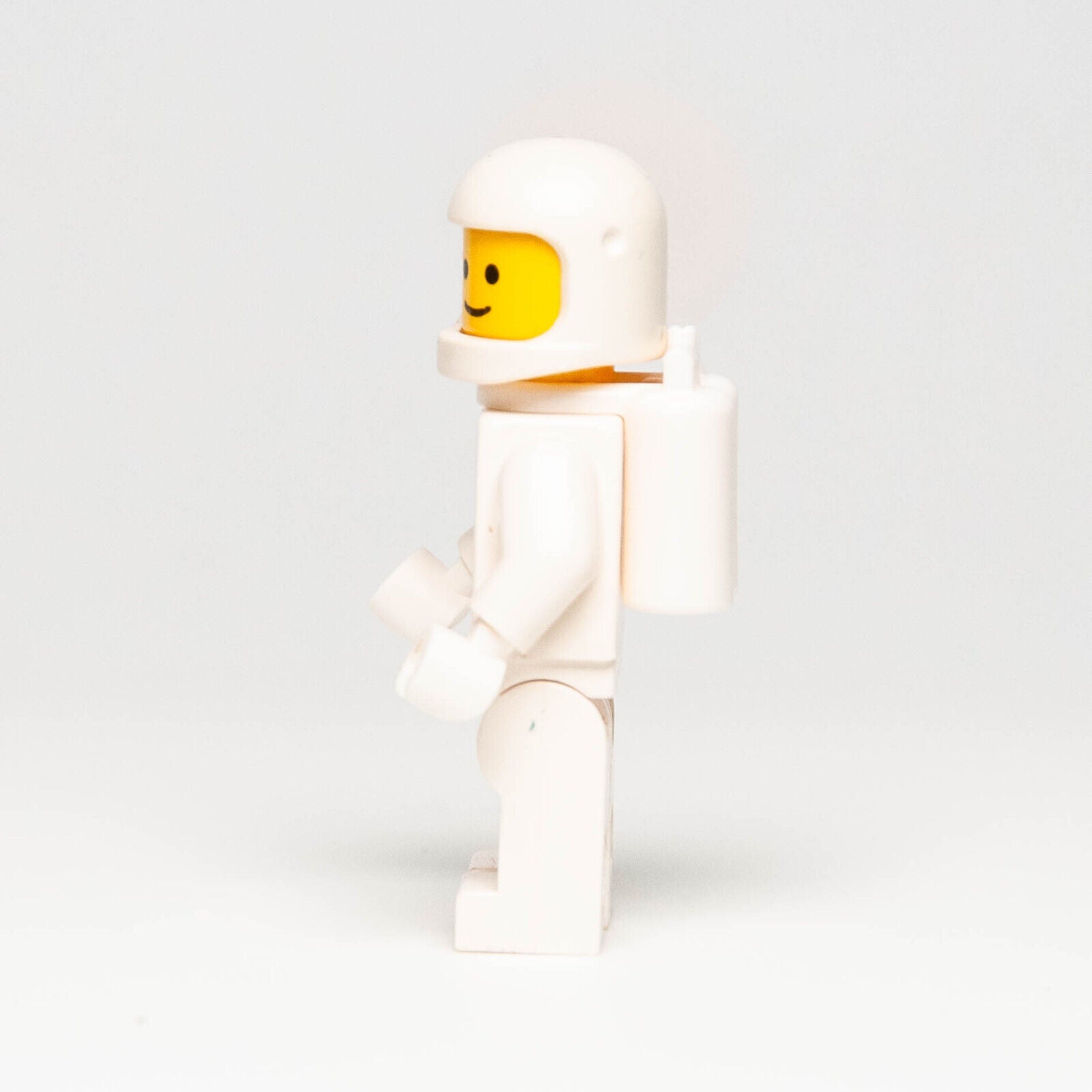 LEGO Vintage Minifigure - Classic Space White Airtanks (sp006) Astronaut Gold - StudBee
