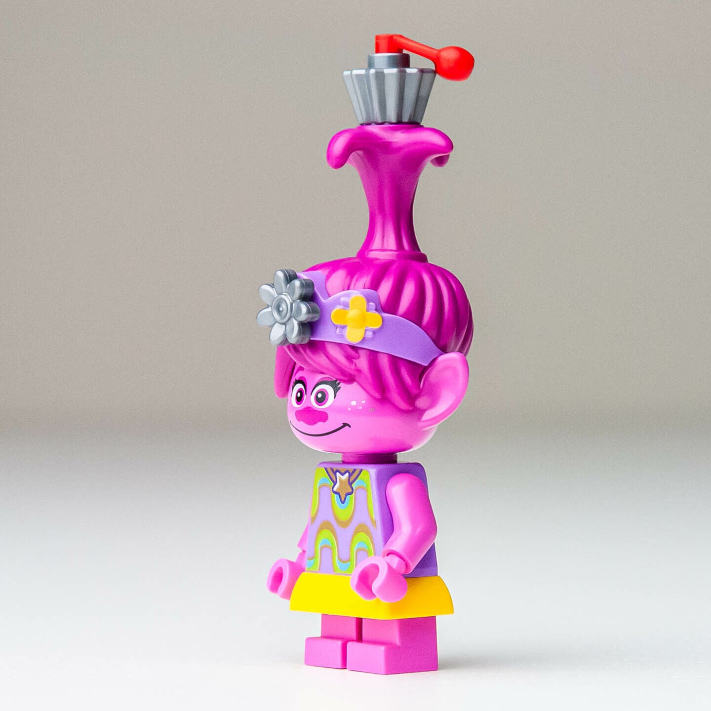 New LEGO Poppy (w/ Silver Cupcake) Minifigure - Vibe City Concert  41258 (twt022 - StudBee