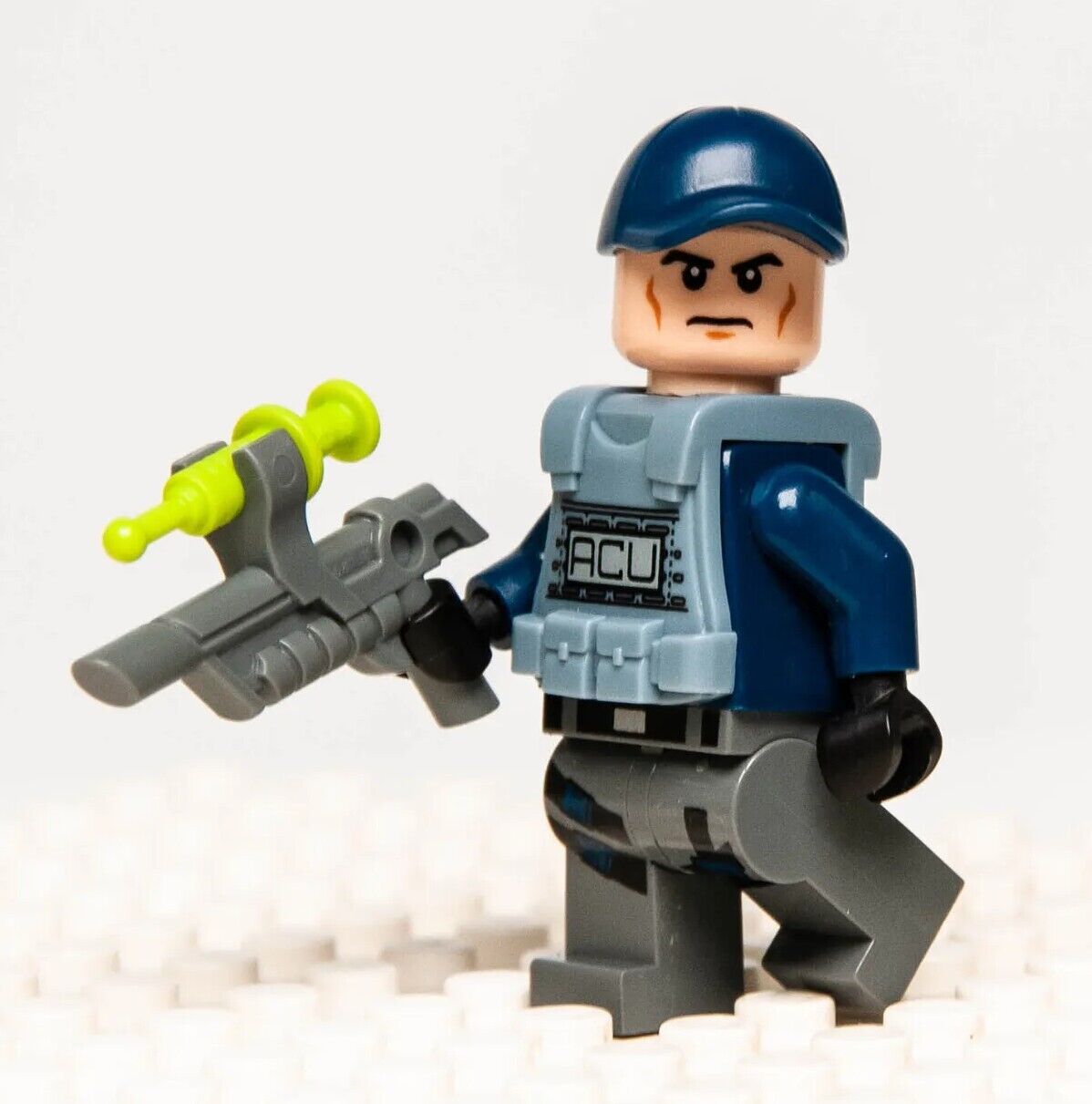 LEGO Minifigure - ACU Trooper Angry (jw010) Jurassic World 75917 - StudBee