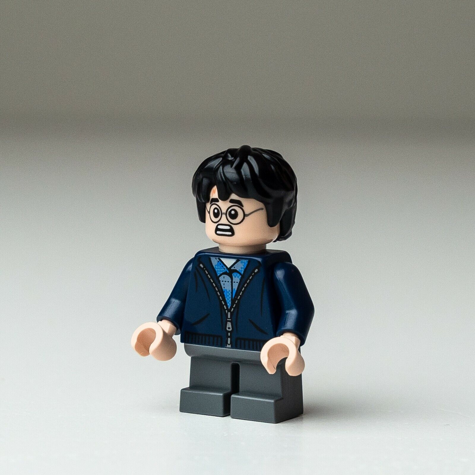 New LEGO Harry Potter, Dark Blue Zip Up Minifigure - 75955 (hp153) - StudBee
