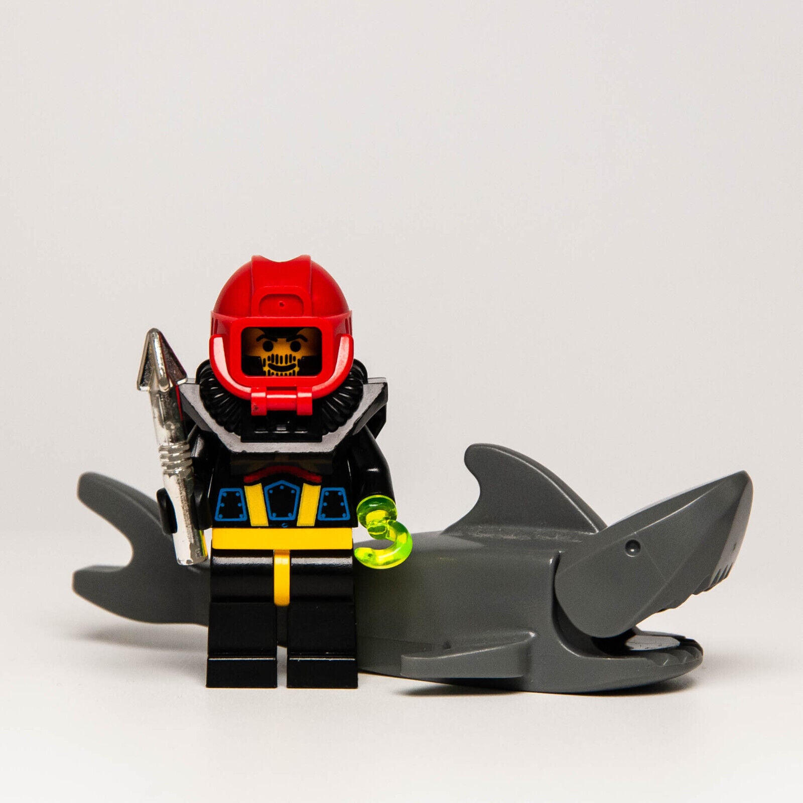 Lego Aquazone Minifigure - Aquashark 2 w/ Shark (aqu007) 6104 6190 6135 Diver - StudBee