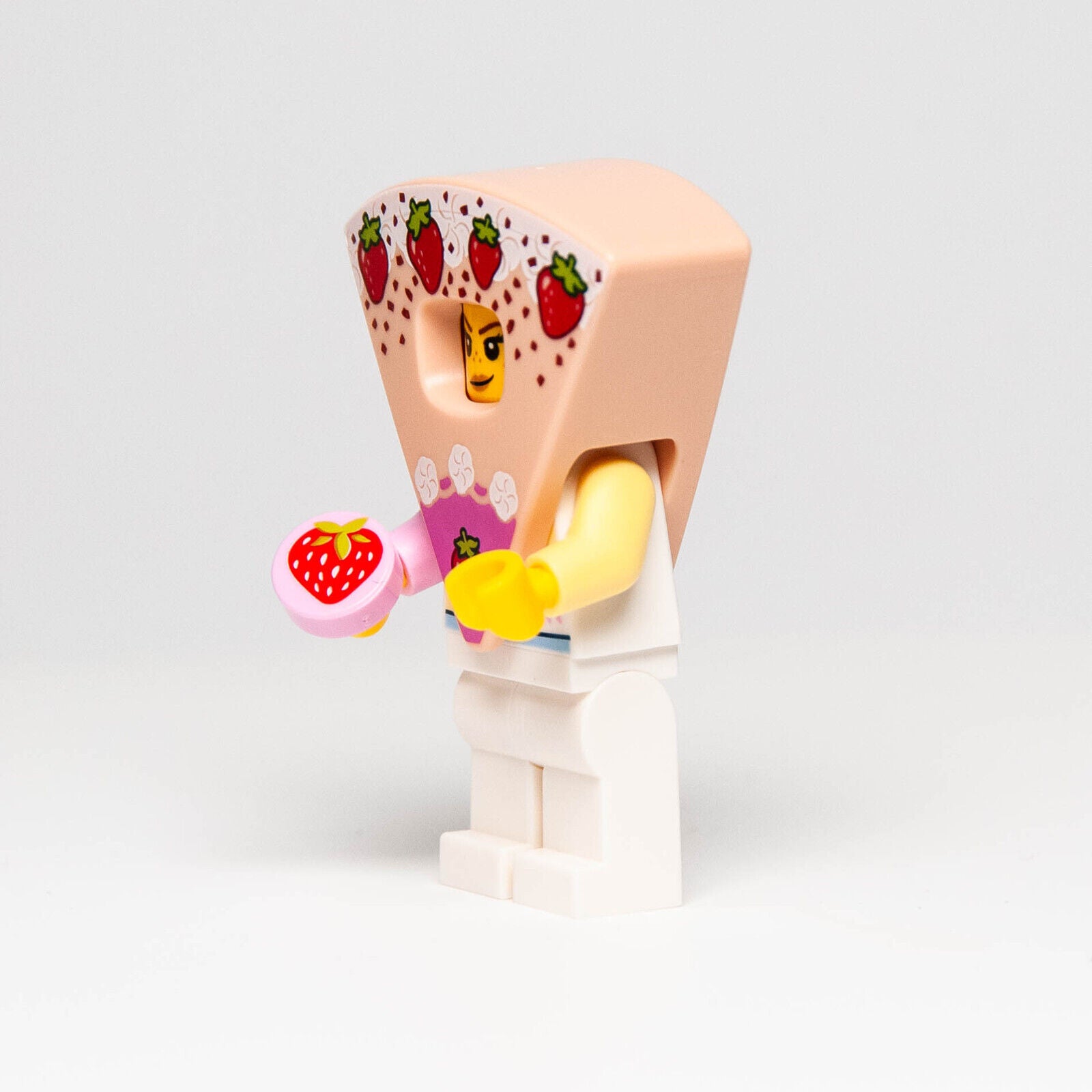 New Lego BAM 2023 Minifigure Strawberry Shortcake w/ Pastel TieDye Shirt - StudBee