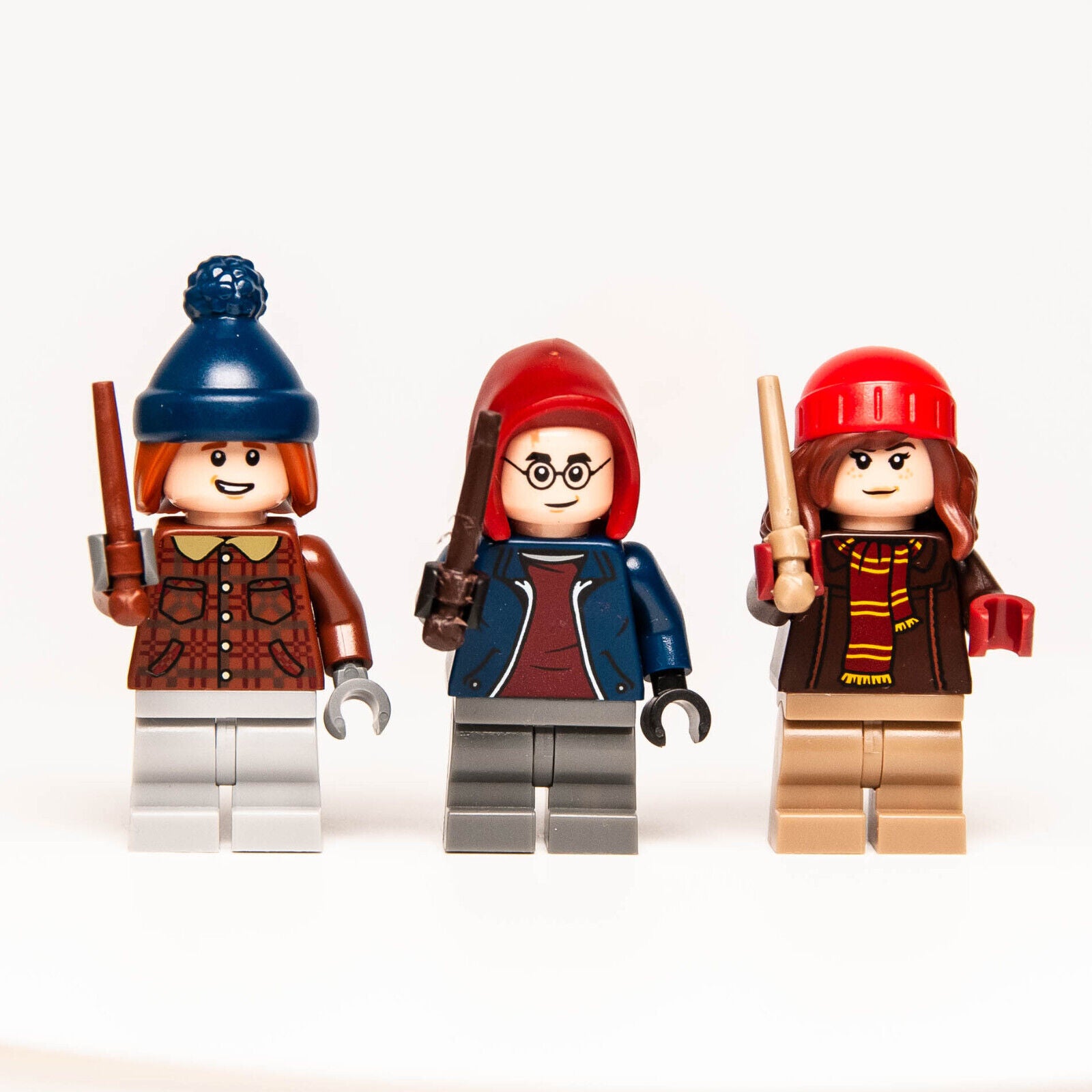 Lot of Builds & Minifigs: LEGO Harry Potter 2023 Advent 76418 Winter Village (hp - StudBee