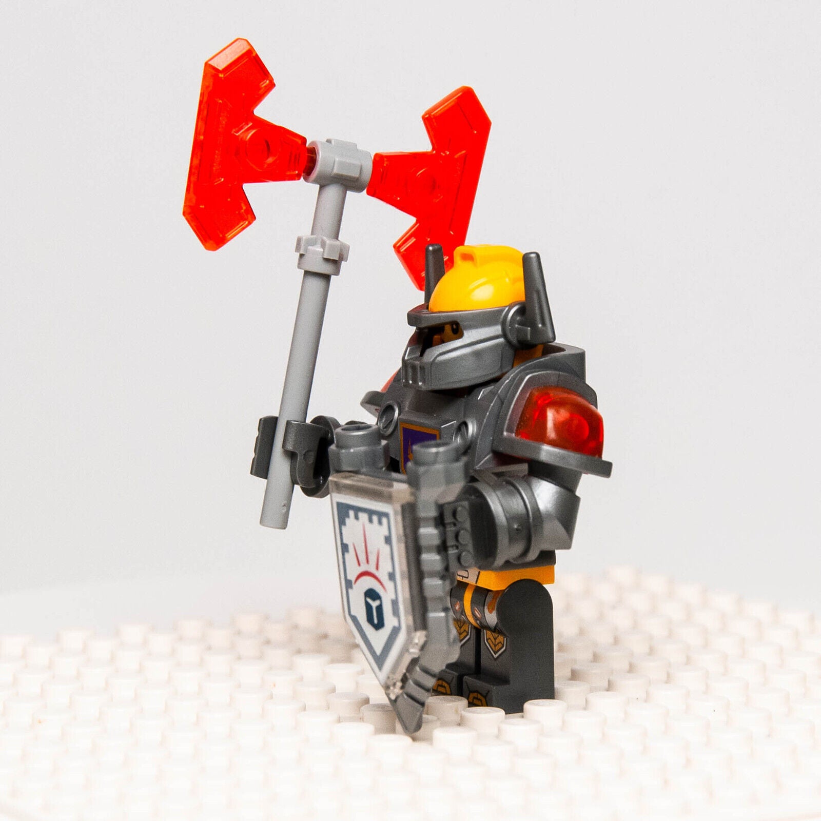 LEGO Nexo Knights Minifigure: Axl Flat Silver Torso w/ Shield (nex007) 70317 - StudBee