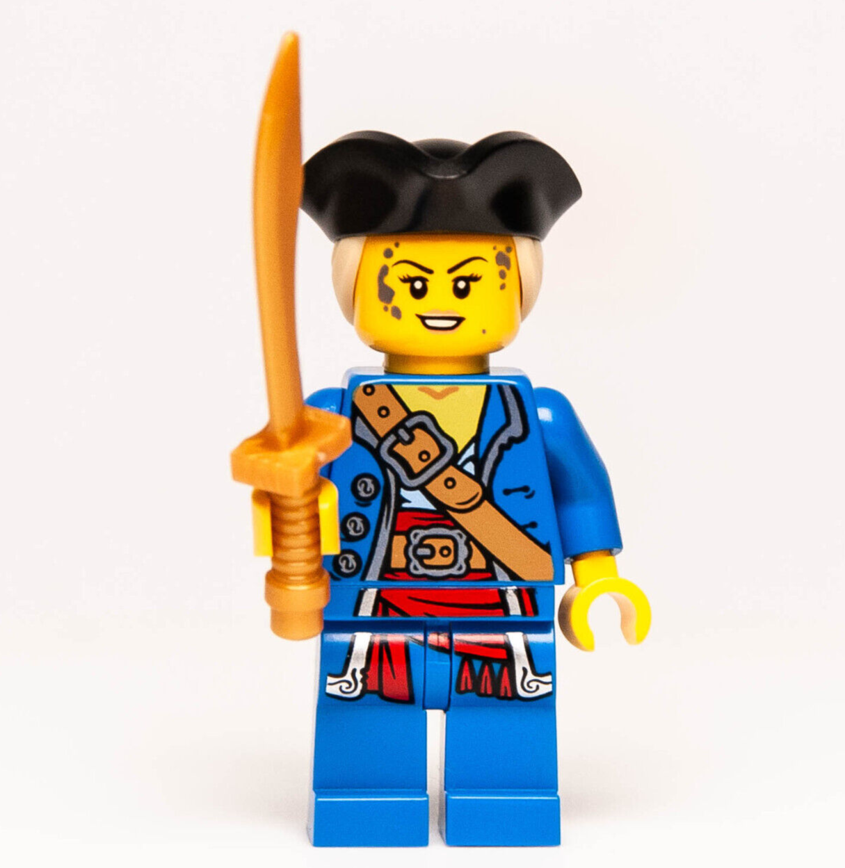 New LEGO BAM 2024 Minifigure - Female Pirate Tricorne Hat, Muddy Face Sword (pi - StudBee