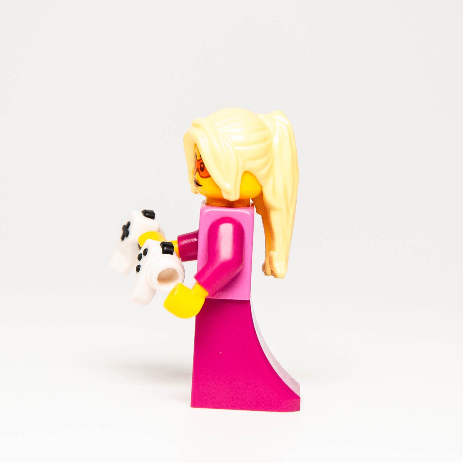 New Lego BAM 2023 Q2 Minifigure - Magenta Gamer Girl w/ Game Controller - StudBee