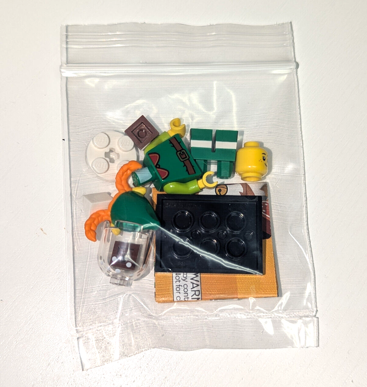New LEGO CMF Series 23: Holiday Elf Girl 71034 Snow Globe (col23-5 Christmas)