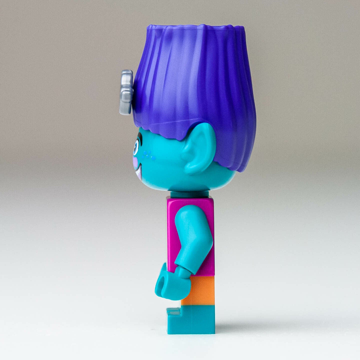 New LEGO Branch (Magenta Vest) Minifigure - Vibe City Concert - 41258 (twt023) - StudBee